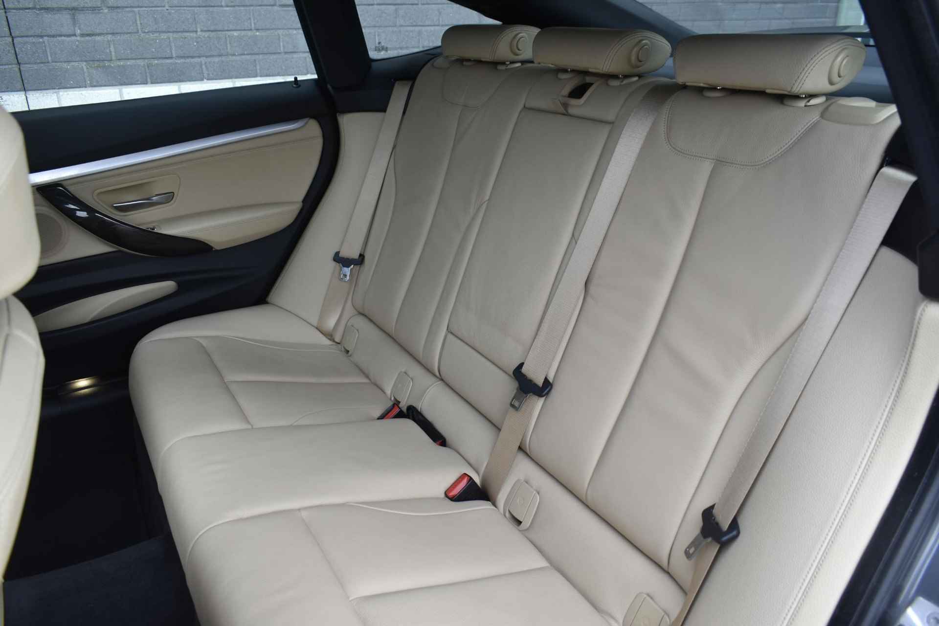 BMW 3-serie Gran Turismo 320i High Executive / M Sport / Panoramadak / Elektrische Stoelen / Trekhaak - 29/48