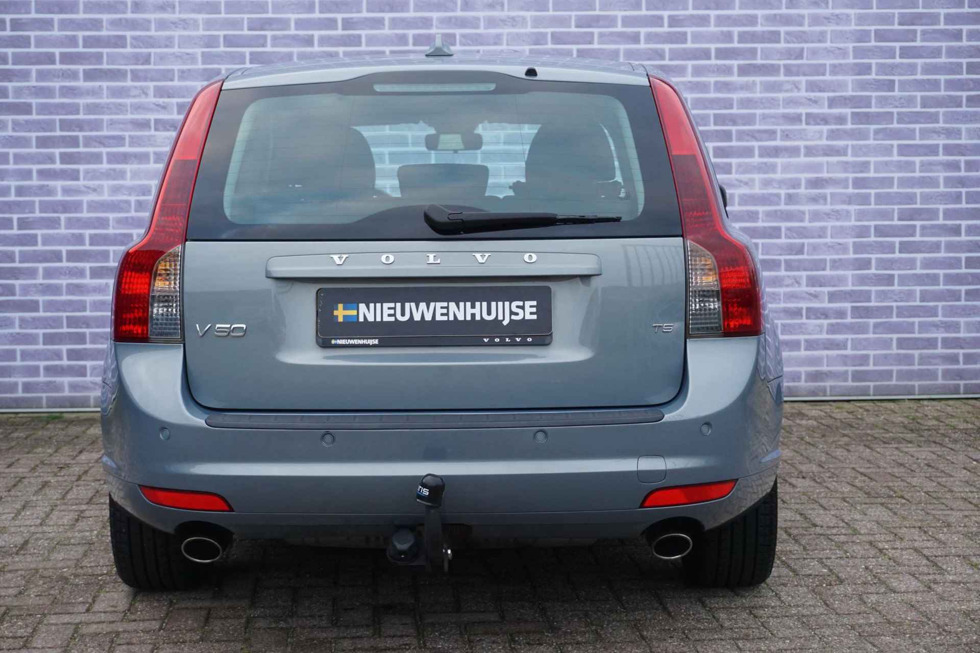 Volvo V50 2.5 T5 Momentum 230PK! | 5 cilinder! | Trekhaak | Climate Controle | Parkeersensoren | Cruise controle | - 10/21