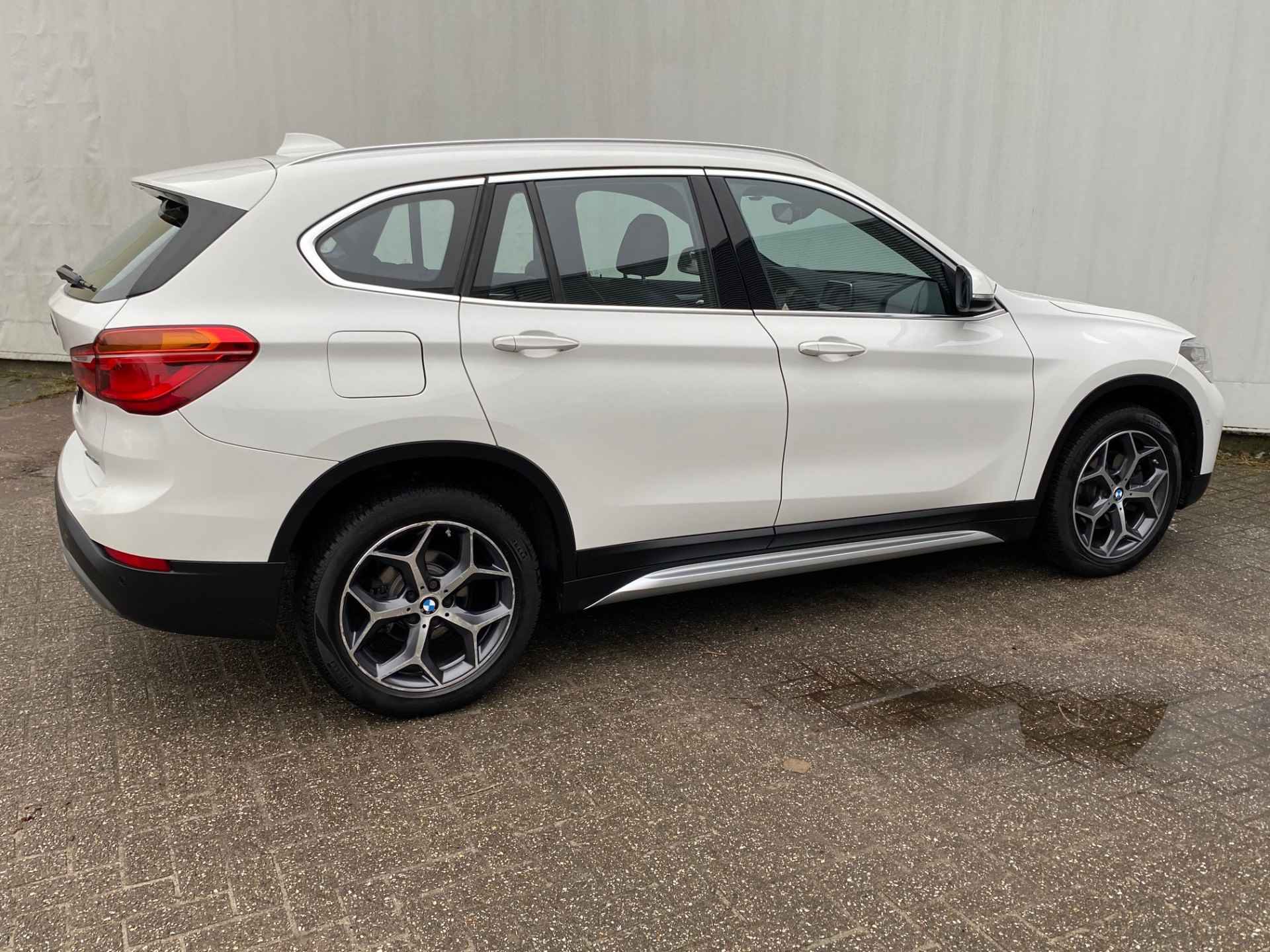 BMW X1 sDrive18i Executive automaat Sportstoelen / Clima / Navigatie / PDC - 4/24