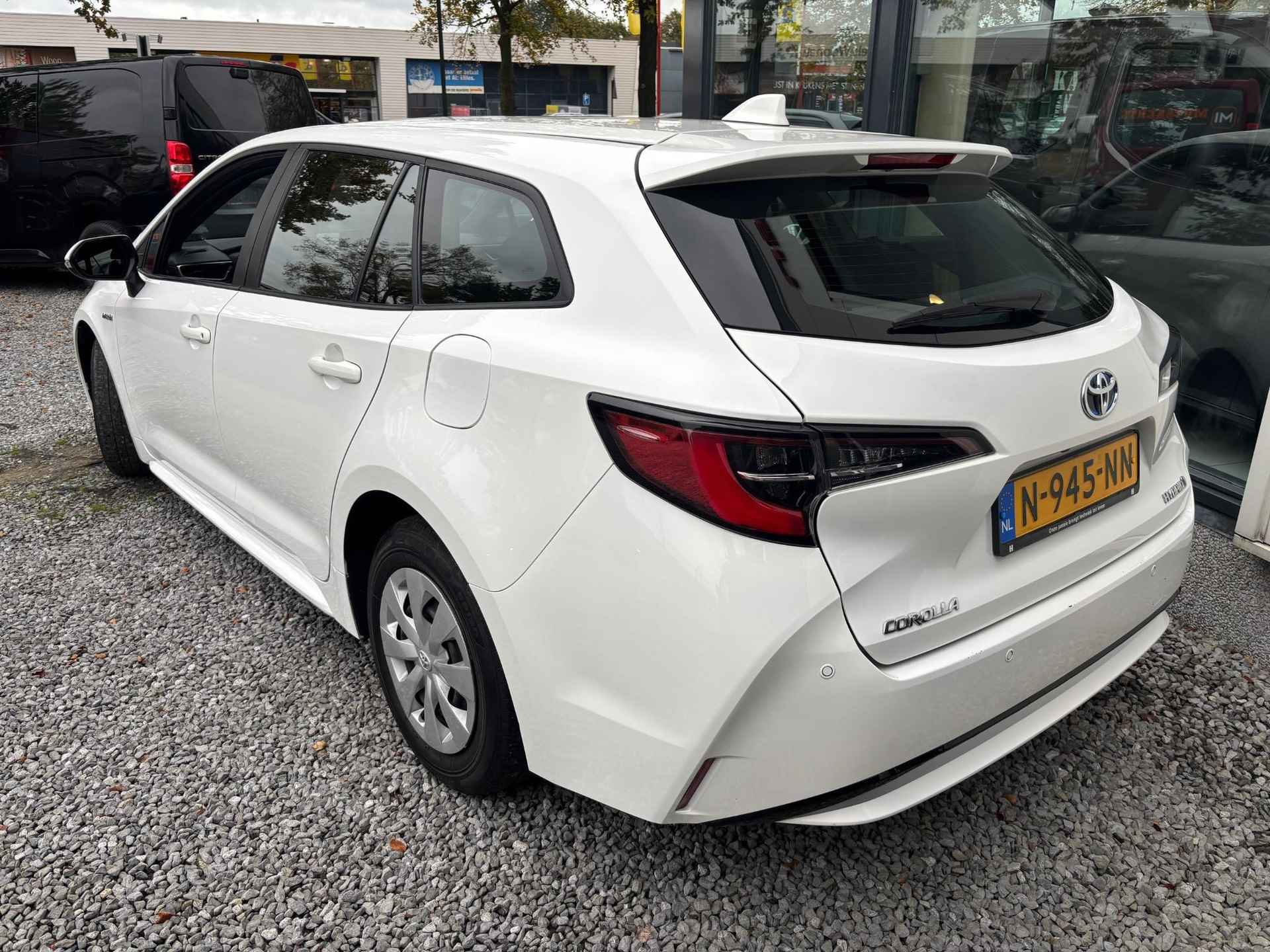 Toyota Corolla Touring Sports 1.8 Hybrid Comfort | Rijklaar geleverd met 12 maanden BOVAG garantie! | - 3/17