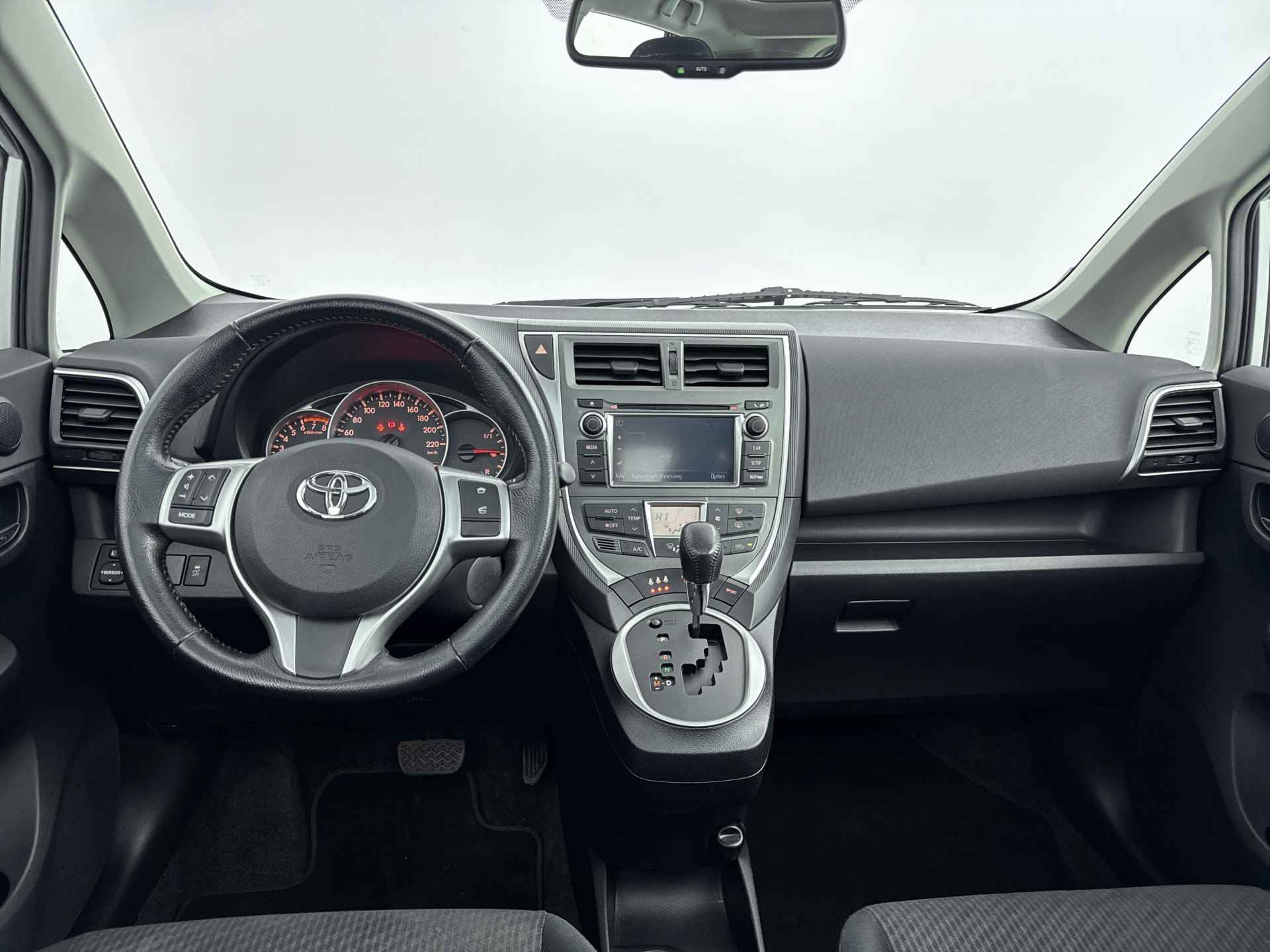 Toyota Verso-S 1.3 VVT-i Aspiration Limited | Navigatiesysteem | Achteruitrijcamera | Panoramadak | Lichtmetalen velgen | - 6/42