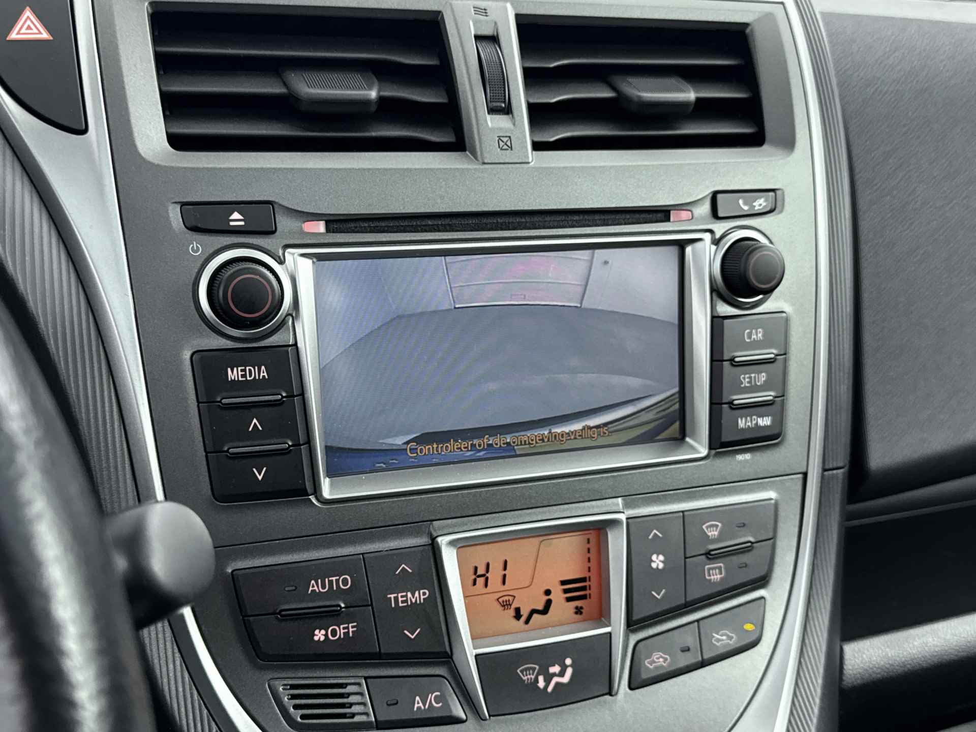Toyota Verso-S 1.3 VVT-i Aspiration Limited | Navigatiesysteem | Achteruitrijcamera | Panoramadak | Lichtmetalen velgen | - 11/42