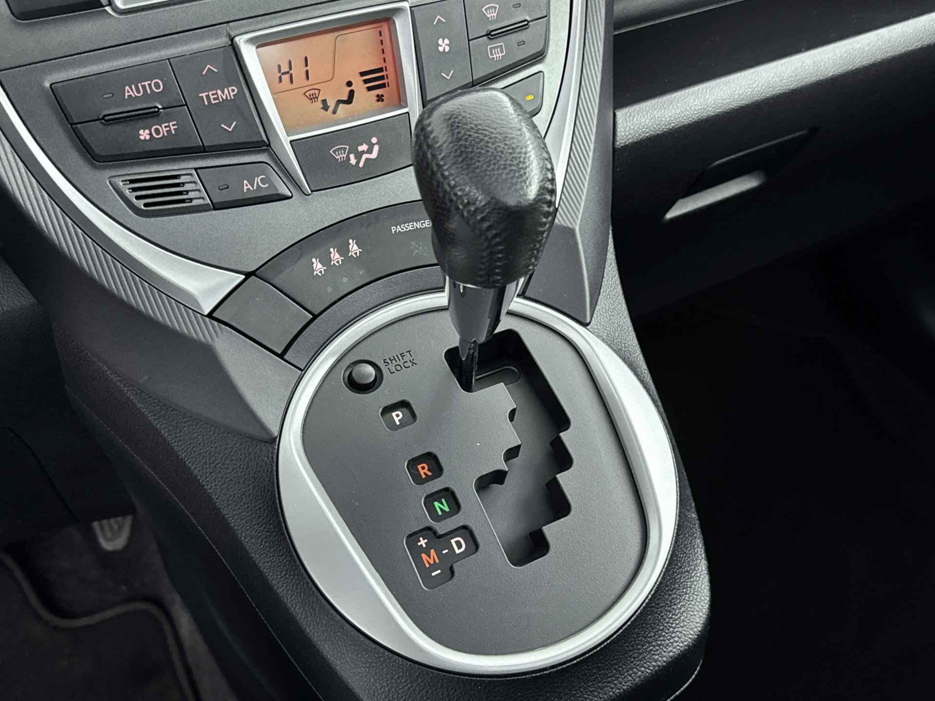 Toyota Verso-S 1.3 VVT-i Aspiration Limited | Navigatiesysteem | Achteruitrijcamera | Panoramadak | Lichtmetalen velgen | - 13/42