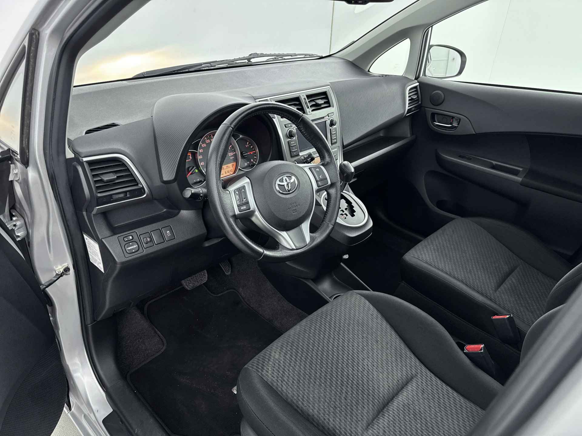 Toyota Verso-S 1.3 VVT-i Aspiration Limited | Navigatiesysteem | Achteruitrijcamera | Panoramadak | Lichtmetalen velgen | - 41/42