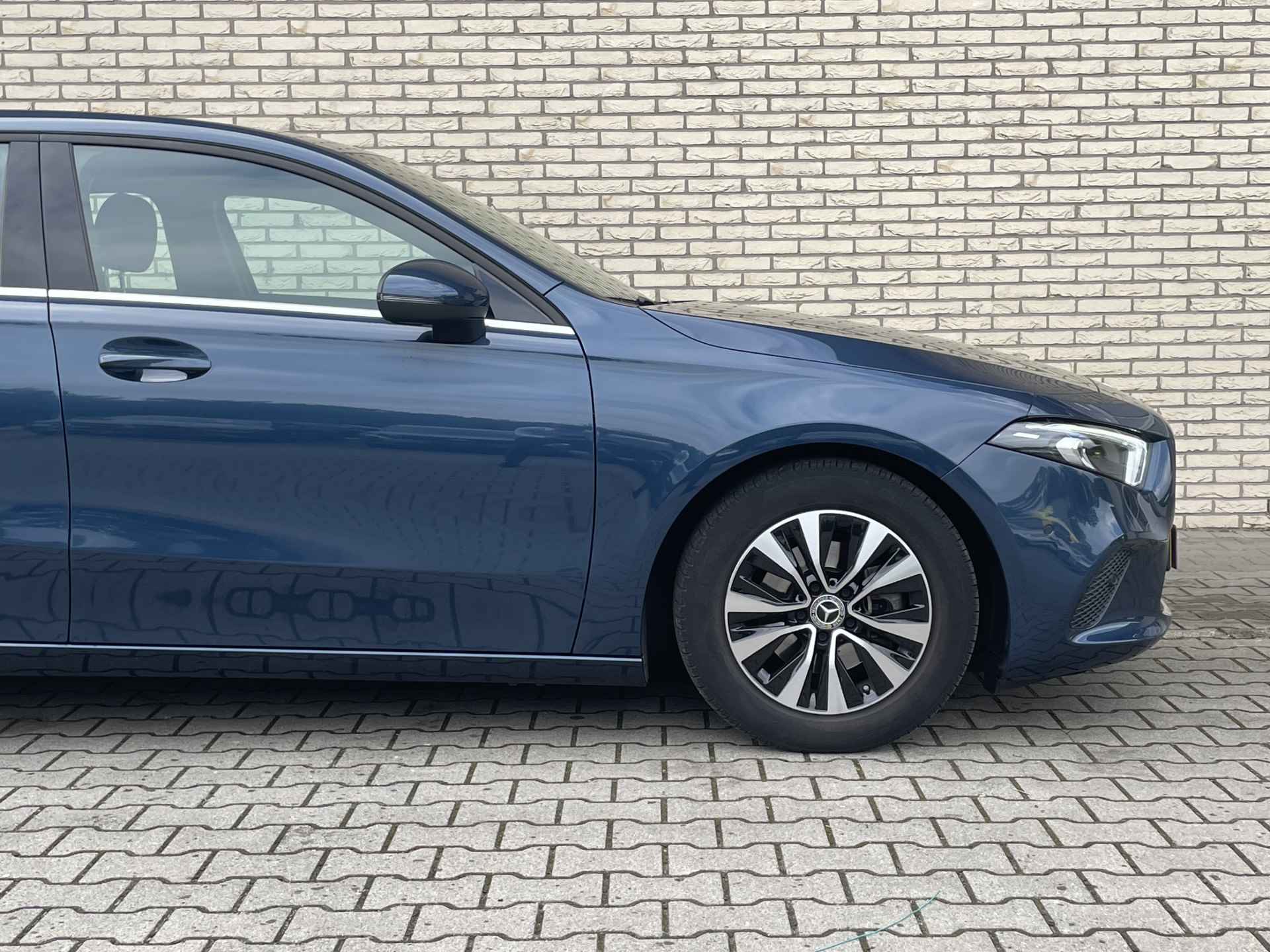 Mercedes-Benz A-Klasse A 180 Business Solution | Trekhaak | Stoelverwarming | Achteruitrijcamera - 9/27