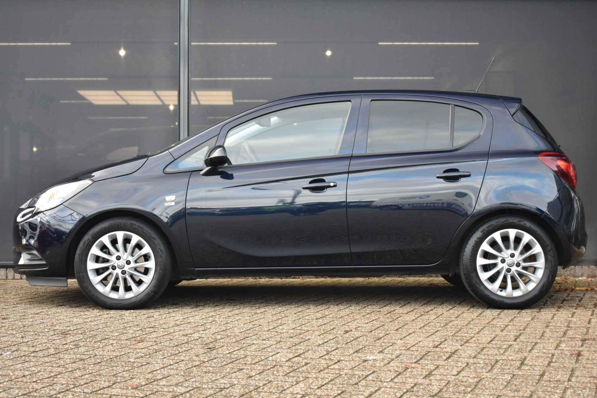 Opel Corsa 1.0 Turbo 120 Jaar Edition+ 90pk | Navigatie | Stuur/Stoelverwarming | Achteruitrijcamera | Climate Control | Parkeersensoren | - 4/41