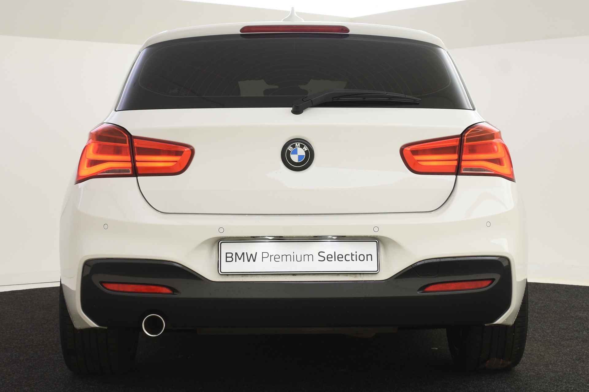 BMW 1-serie 118i Executive M Sport Automaat / Schuif-kanteldak / Sportstoelen / LED / M Sportonderstel / Leder / Verwarmd Stuurwiel / PDC achter - 10/49