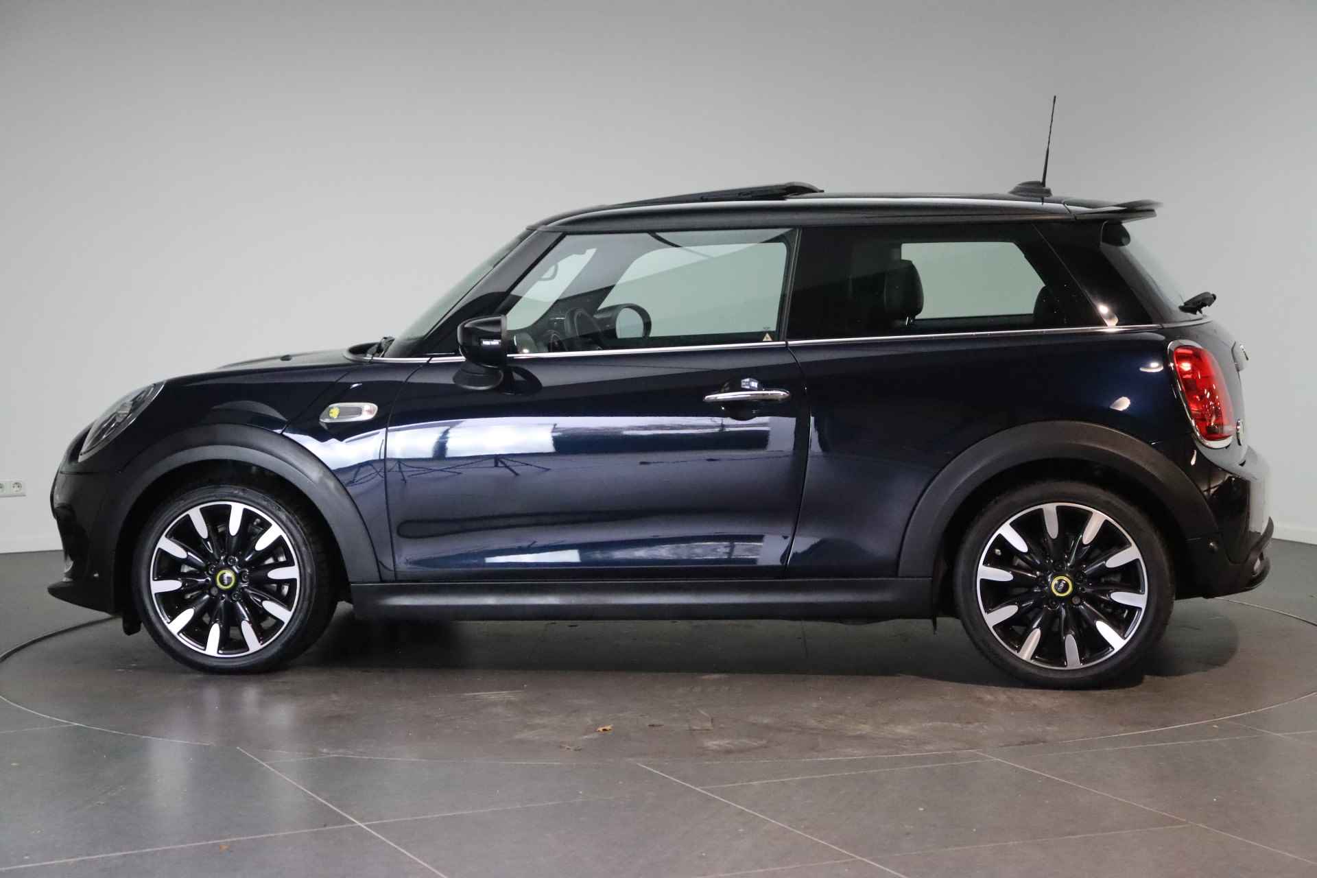 MINI Electric Yours / Panoramadak / Achteruitrijcamera / Sportstoelen / Adaptieve LED / Apple CarPlay / Head-Up / Park Assistant - 3/23