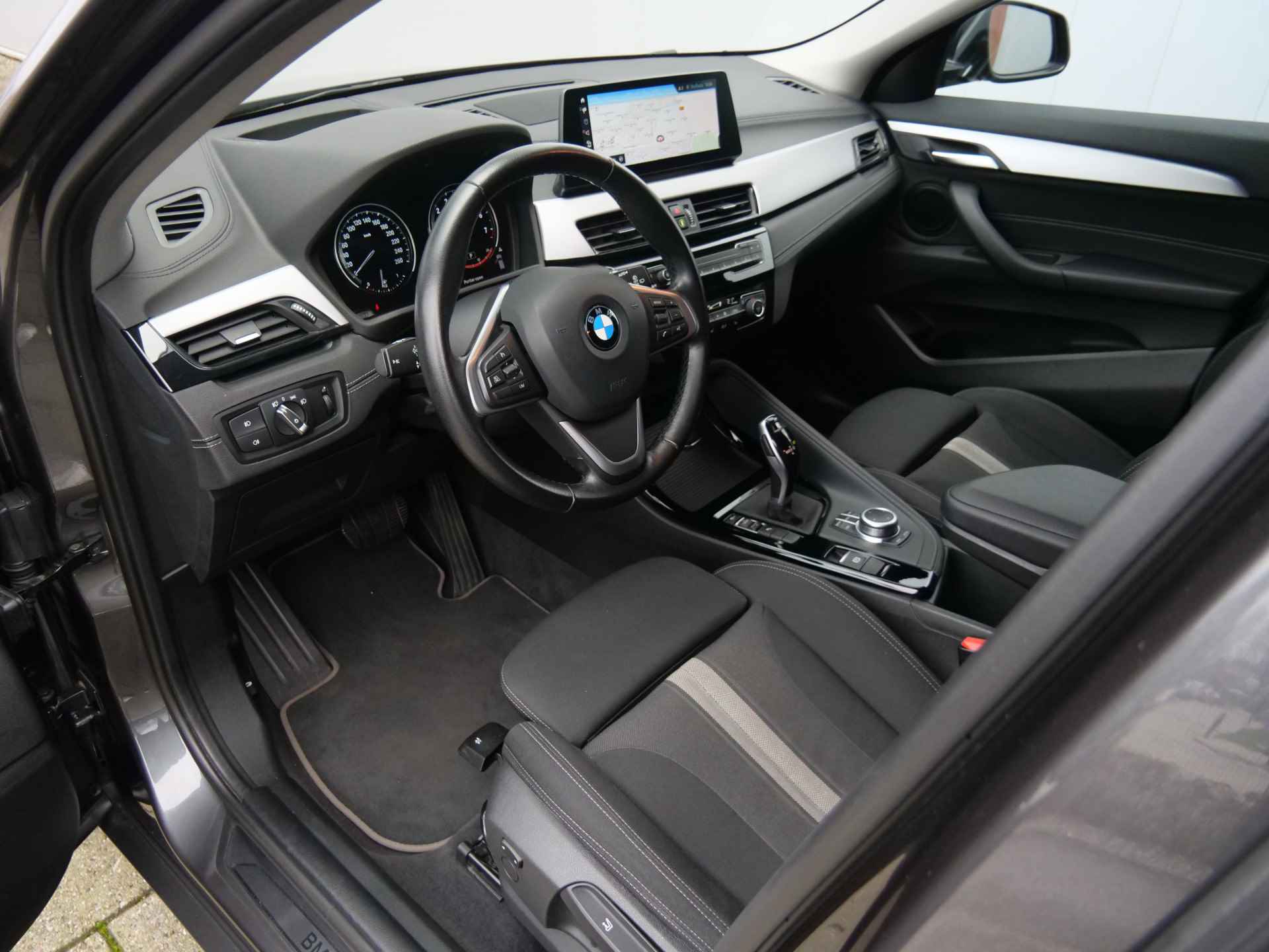 BMW X2 sDrive18i 141 pk High Executive Edition Automaat Trekhaak / Navigatie / Headup display - 16/39