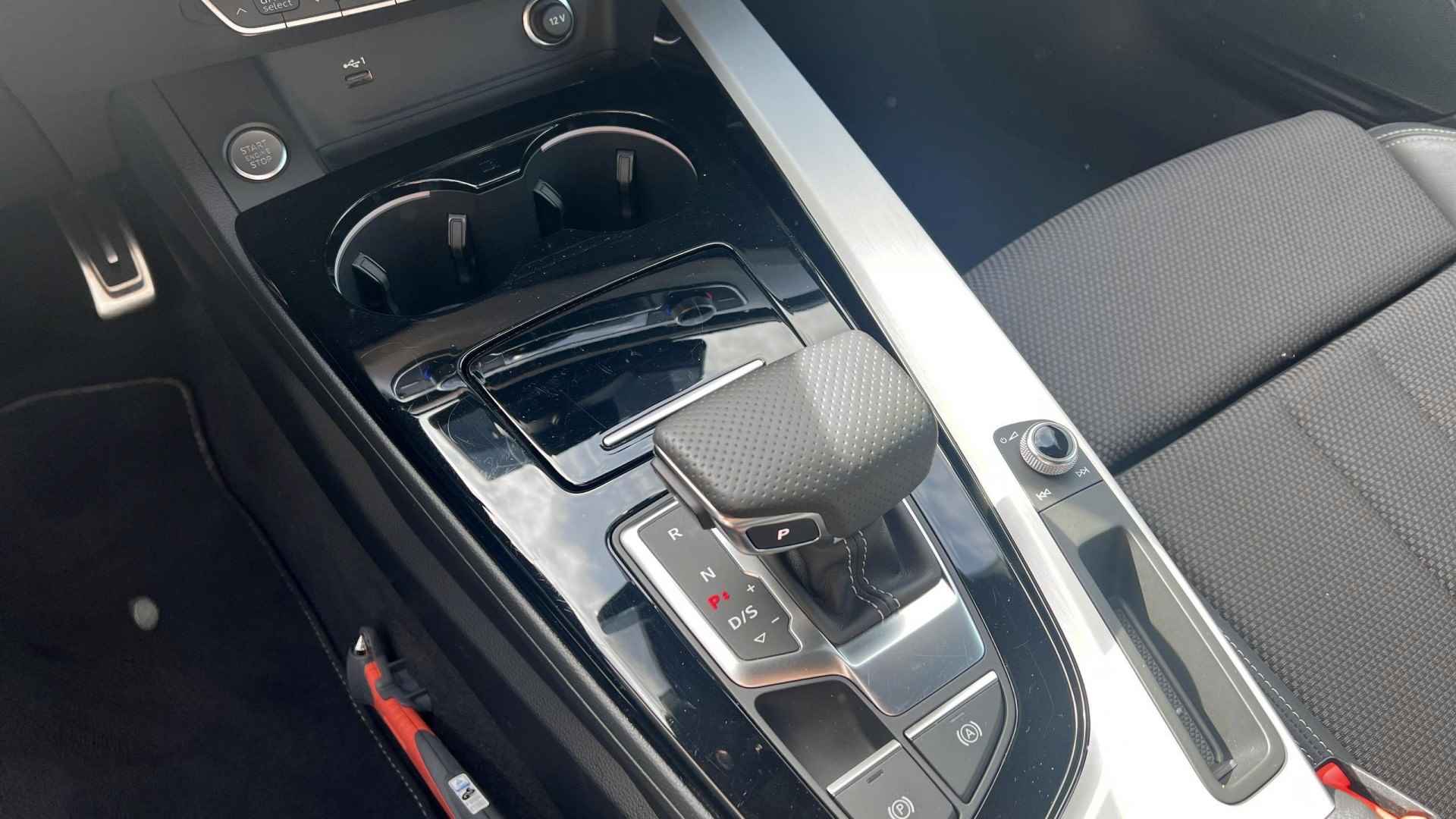Audi A4 Avant 40 TFSI 204pk S edition / Optiekpakket zwart / Ambiente Lichtpakket / Full LED - 15/26