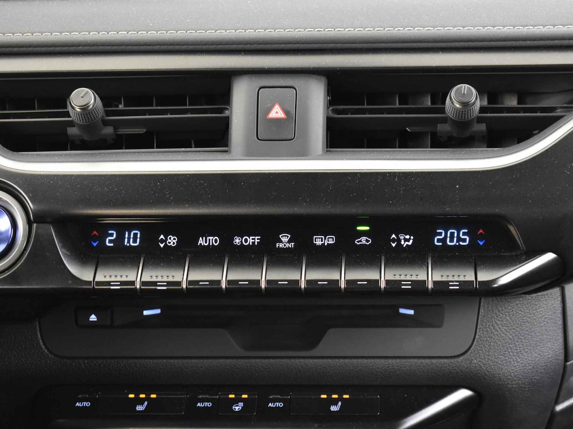 Lexus UX 250h Business Line Pro | Navi | Stuur- & stoelverwarming - 21/36
