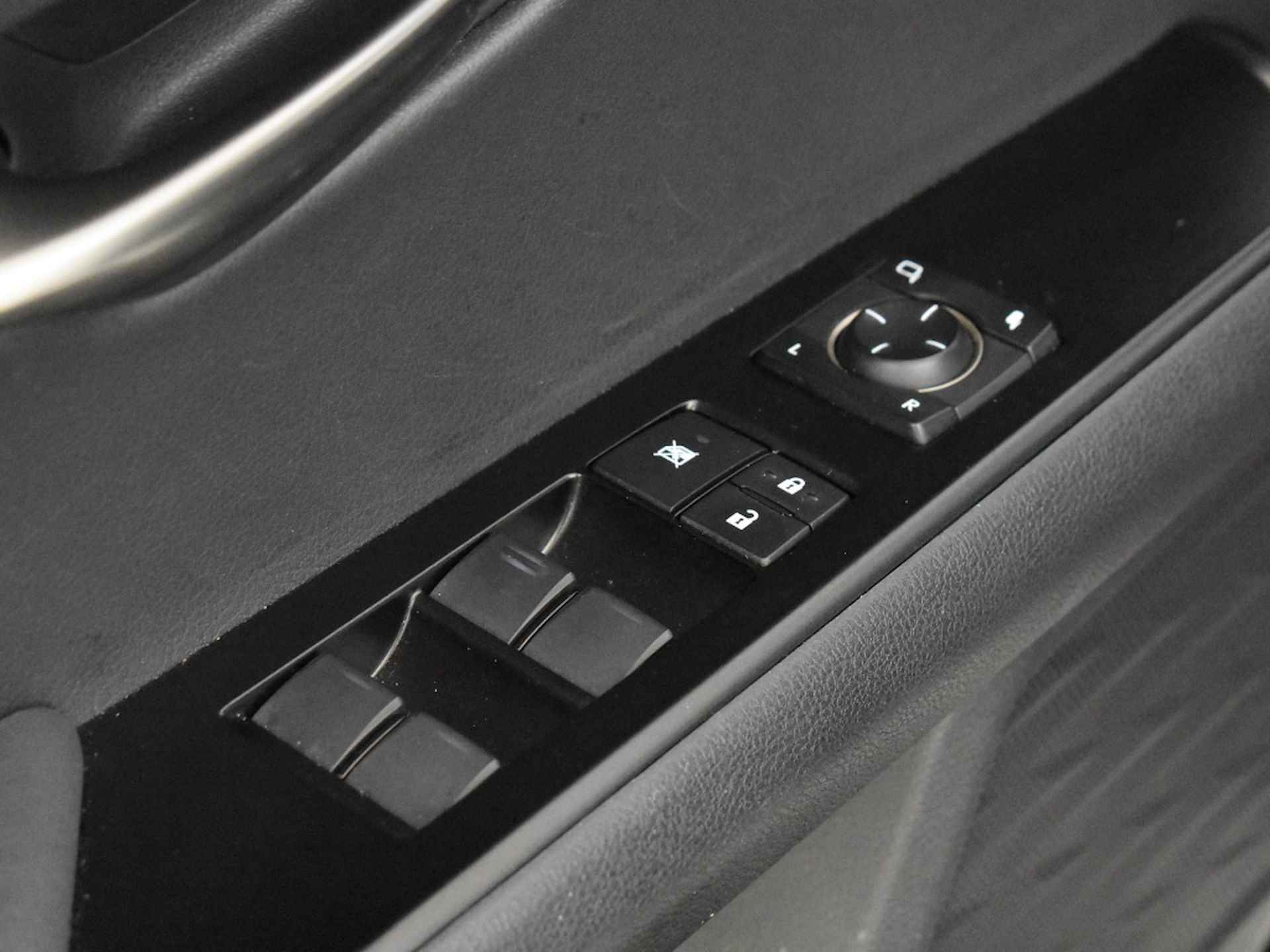 Lexus UX 250h Business Line Pro | Navi | Stuur- & stoelverwarming - 26/36