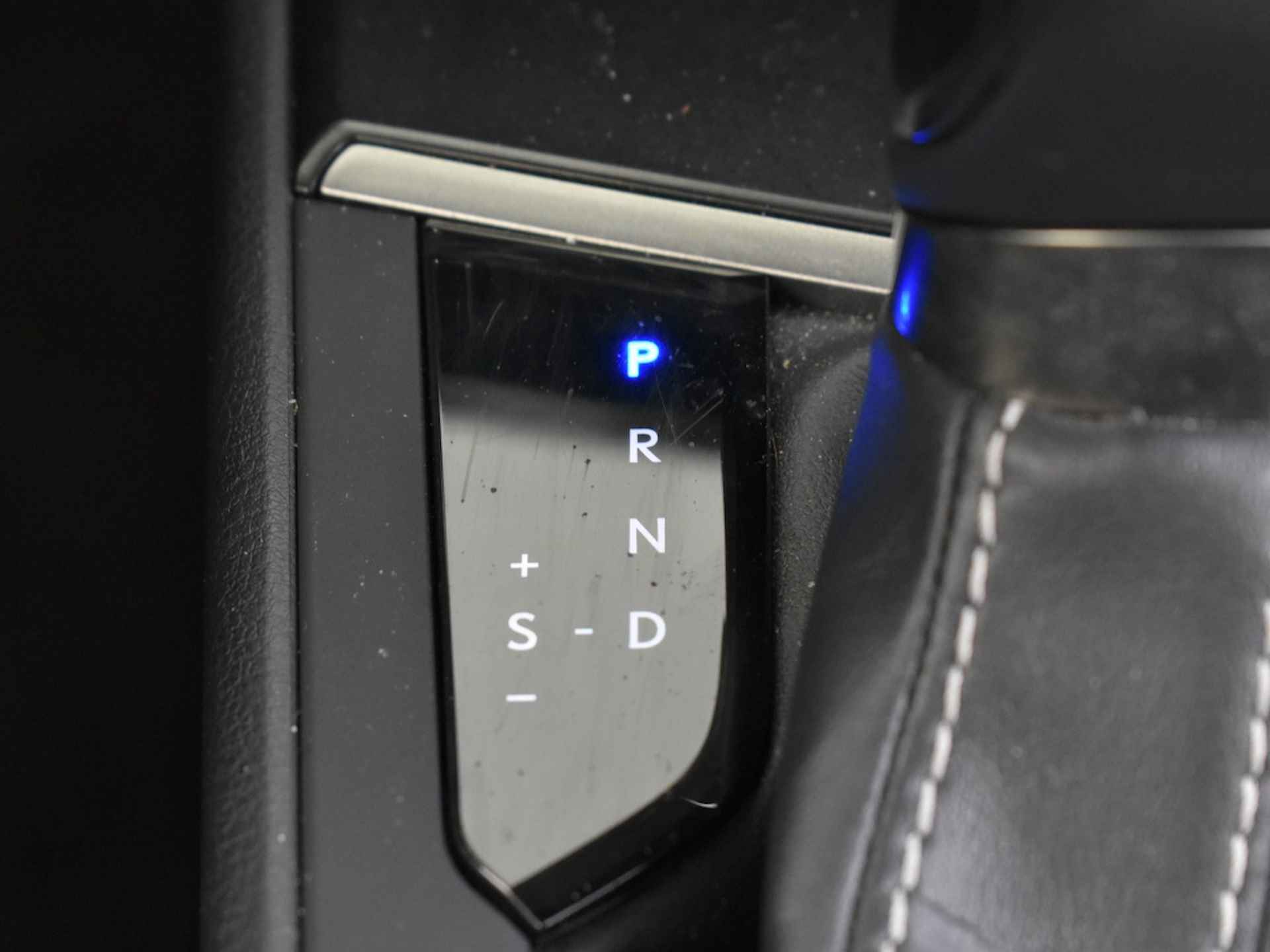 Lexus UX 250h Business Line Pro | Navi | Stuur- & stoelverwarming - 30/36