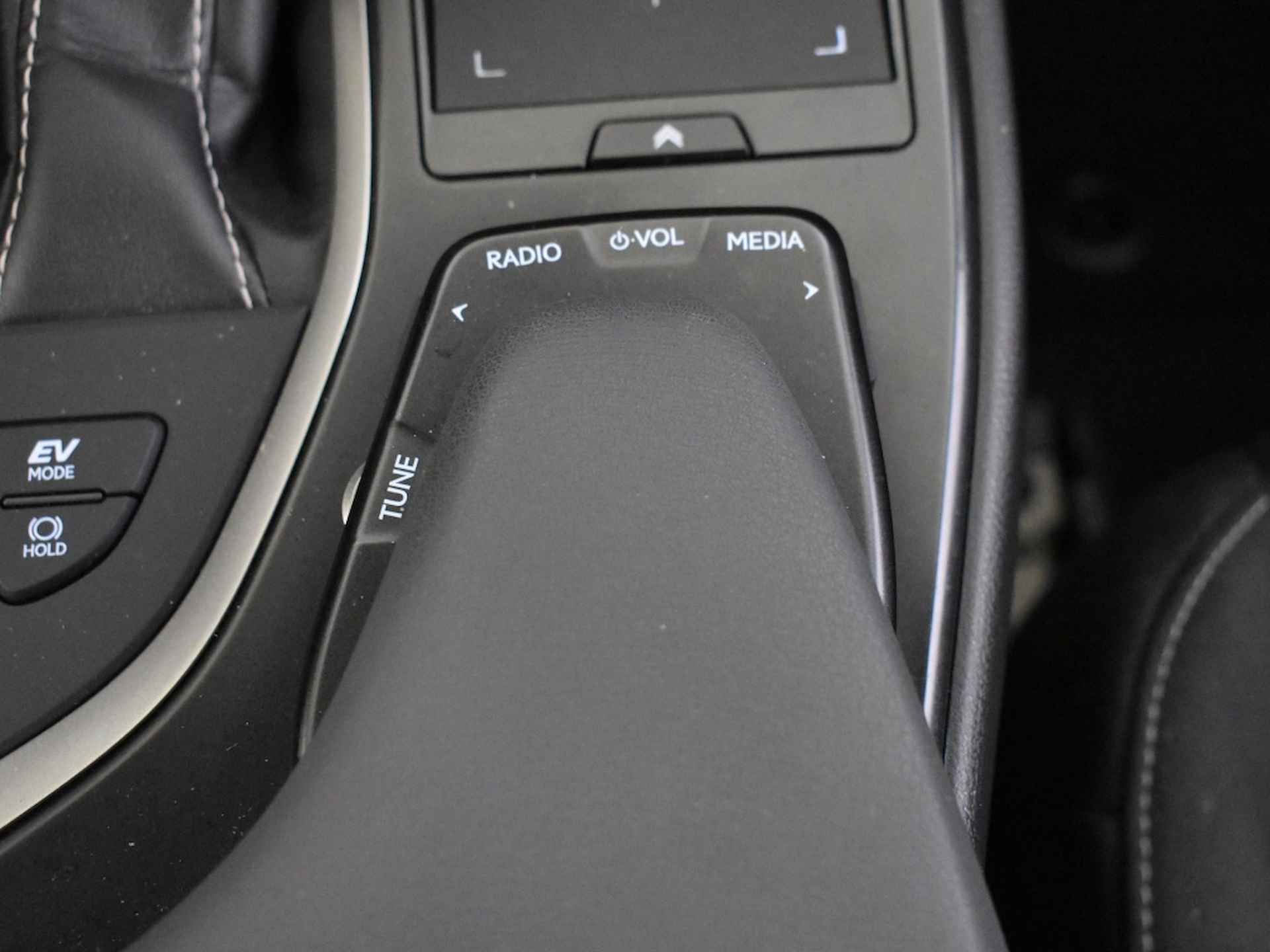 Lexus UX 250h Business Line Pro | Navi | Stuur- & stoelverwarming - 32/36