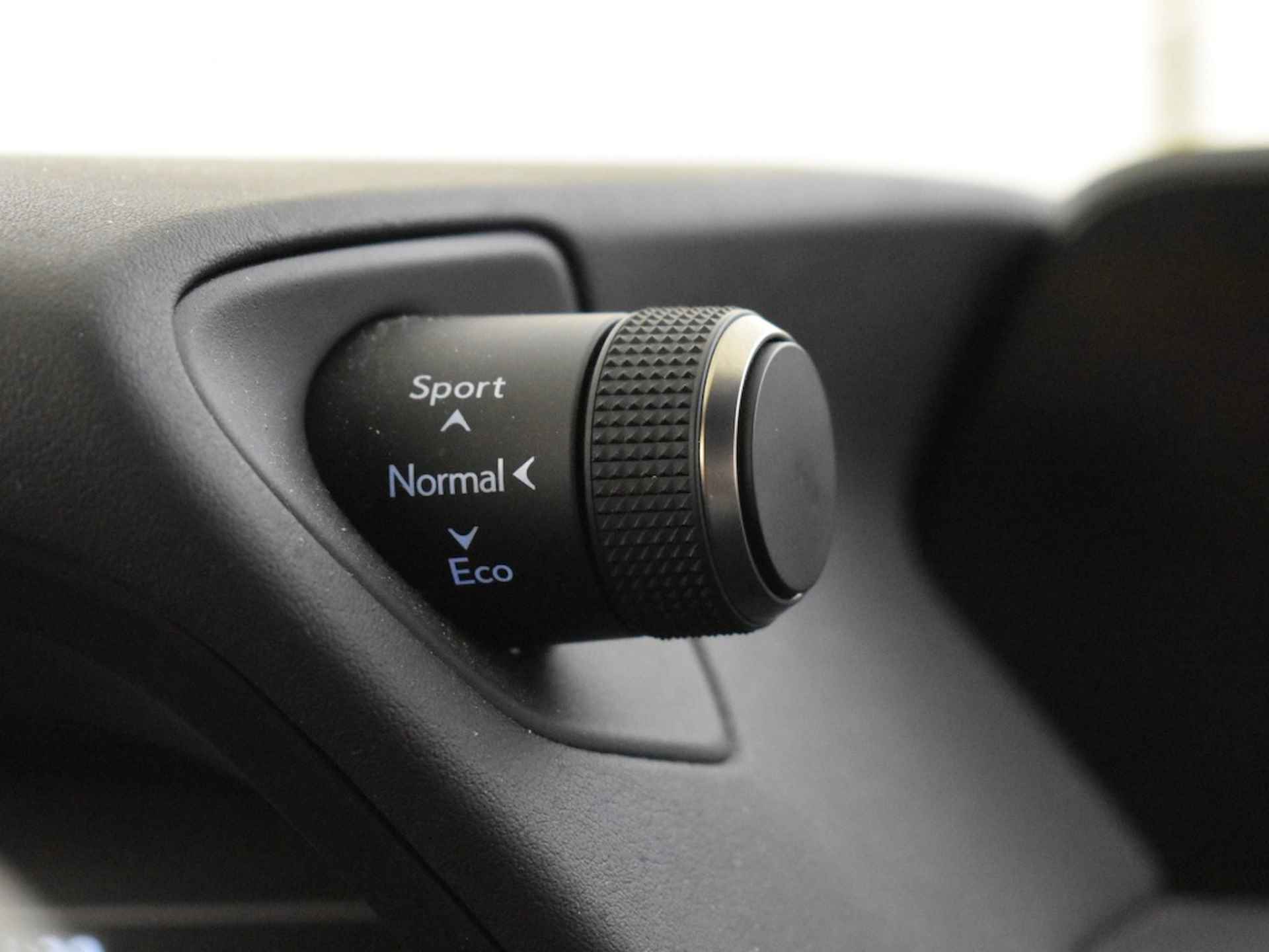 Lexus UX 250h Business Line Pro | Navi | Stuur- & stoelverwarming - 33/36
