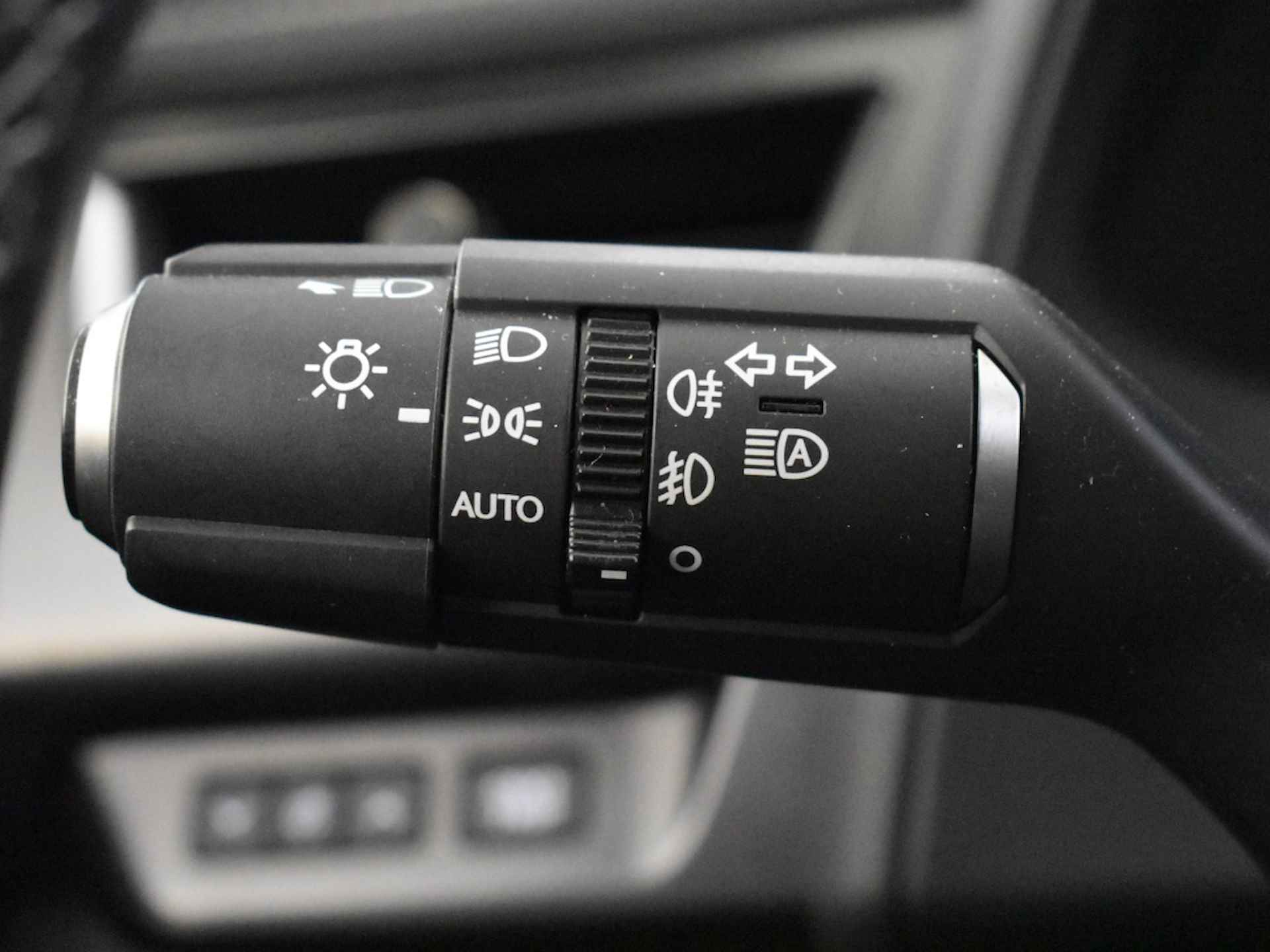 Lexus UX 250h Business Line Pro | Navi | Stuur- & stoelverwarming - 35/36