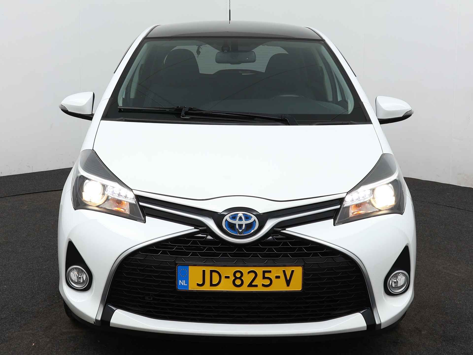 Toyota Yaris 1.5 Hybrid Dynamic | Panoramadak | Navigatie | Cruise Control | komt terug uit Noordwijk, Patrick Duivenvoorde - 28/43