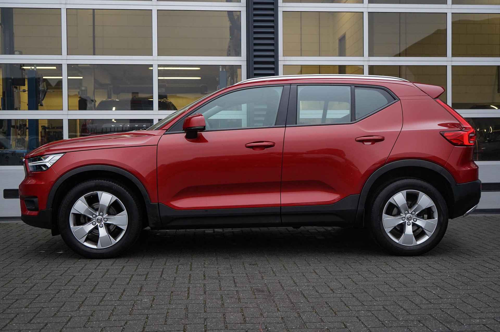 Volvo XC40 1.5 T2 Business Pro Navigatiesysteem full map + hard disk | Parkeersensoren achter - 3/29