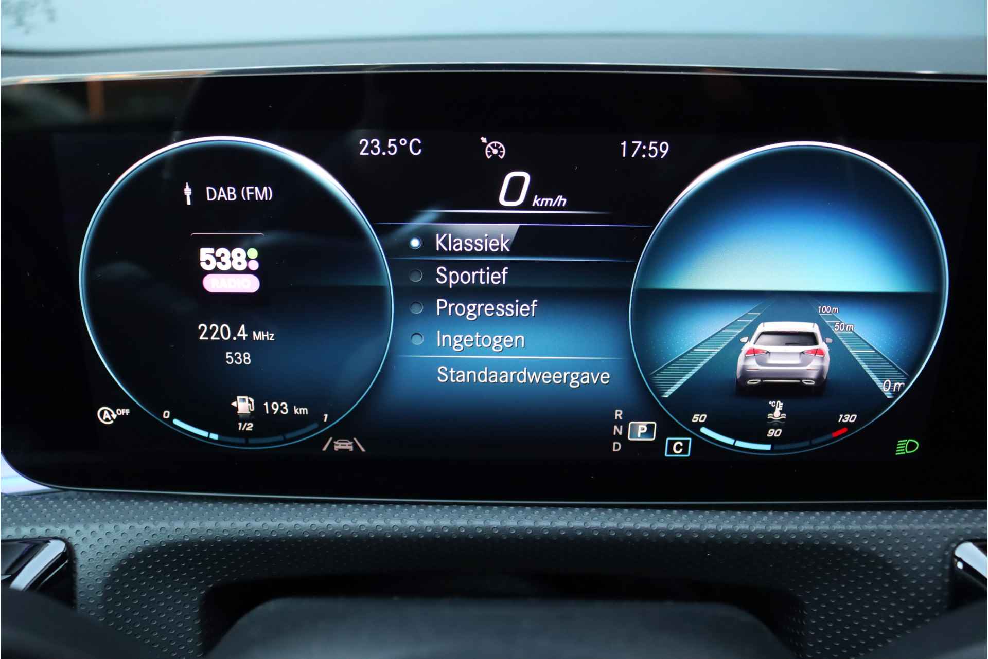 Mercedes-Benz CLA-Klasse 200 Business Solution AMG Line Aut7 | Panoramadak | Widescreen | Trekhaak | Sfeerverlichting | Camera | High Perf. LED | Stoelverwarming | Cruise Control | - 27/35