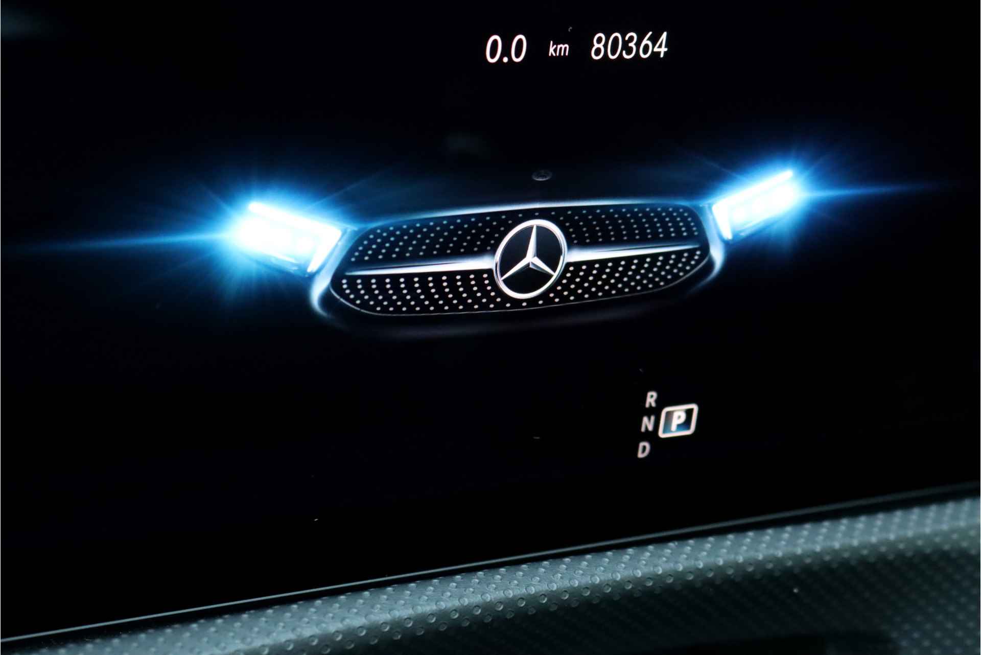 Mercedes-Benz CLA-Klasse 200 Business Solution AMG Line Aut7 | Panoramadak | Widescreen | Trekhaak | Sfeerverlichting | Camera | High Perf. LED | Stoelverwarming | Cruise Control | - 35/35