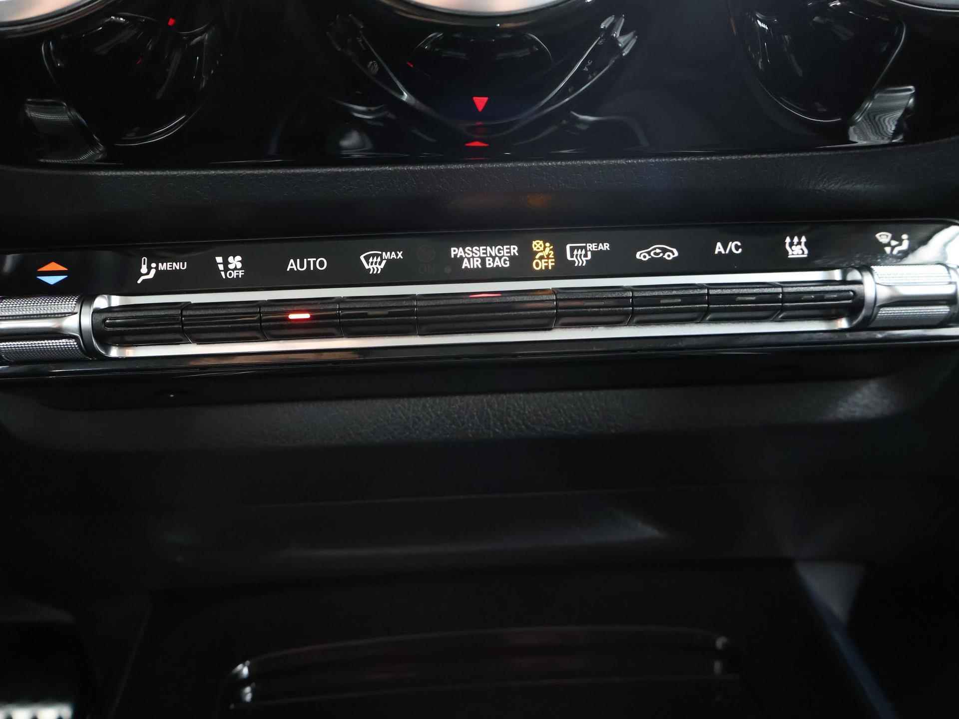 Mercedes-Benz B-klasse 250 e AMG Line | Parkeercamera | Stoelverwarming | Apple & Android carplay | Widescreen cockpit | Led-koplampen | Elektr. achterklep | - 27/45