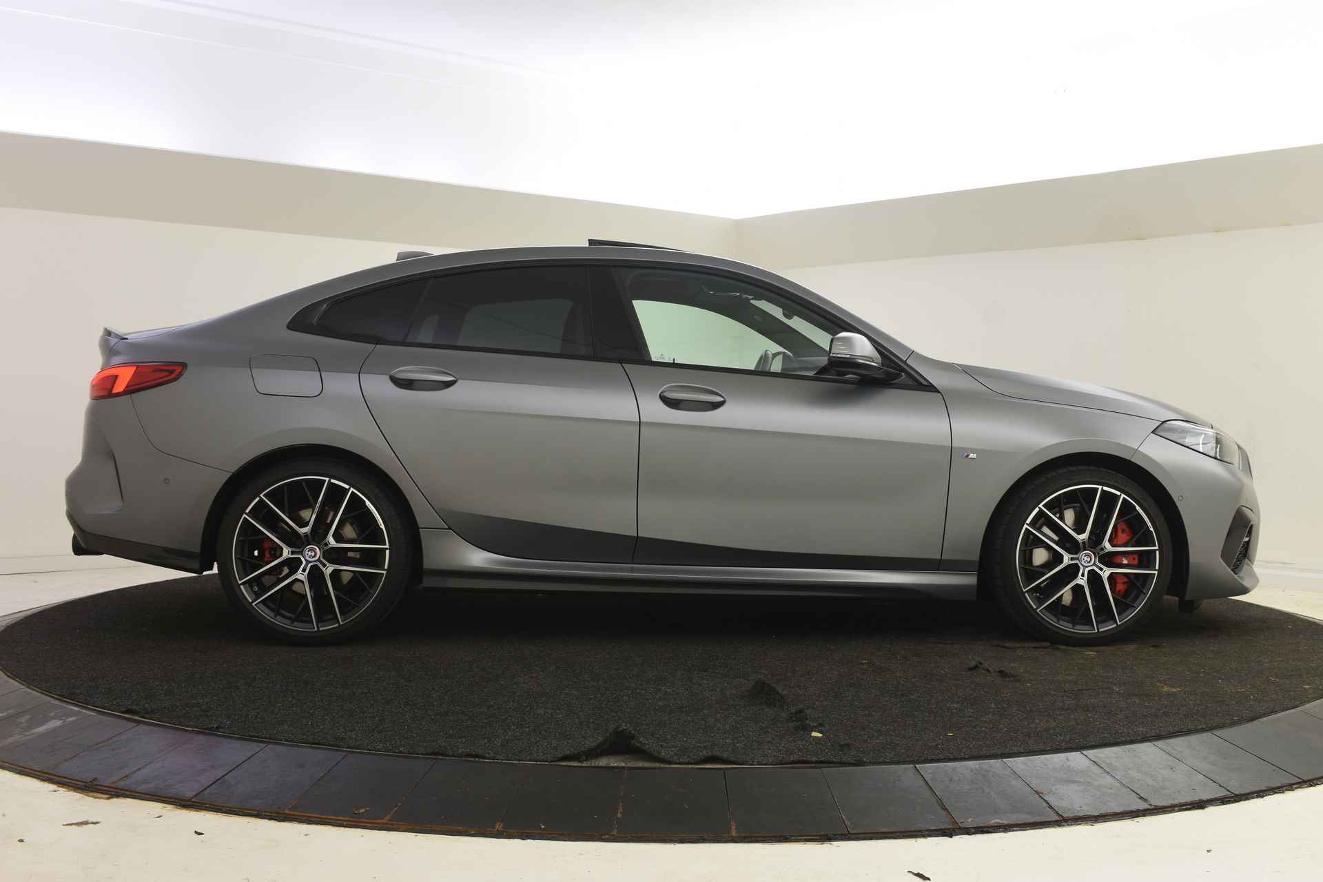 BMW 2 Serie Gran Coupé 220i High Executive M Sport Automaat / Panoramadak / M sportstoelen / Stoelverwarming / Harman Kardon / Verwarmd stuurwiel / Head-Up / Live Cockpit Professional / Parking Assistant - 12/55