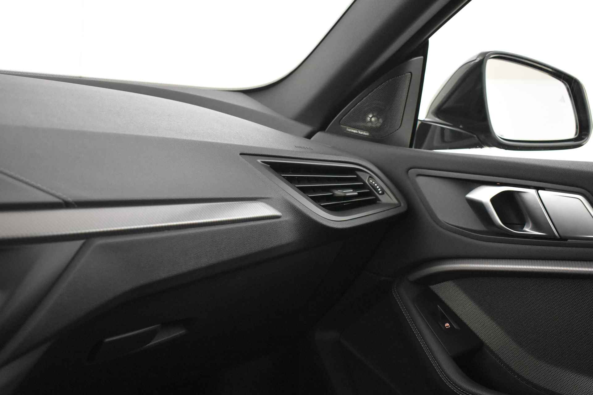 BMW 2 Serie Gran Coupé 220i High Executive M Sport Automaat / Panoramadak / M sportstoelen / Stoelverwarming / Harman Kardon / Verwarmd stuurwiel / Head-Up / Live Cockpit Professional / Parking Assistant - 48/55