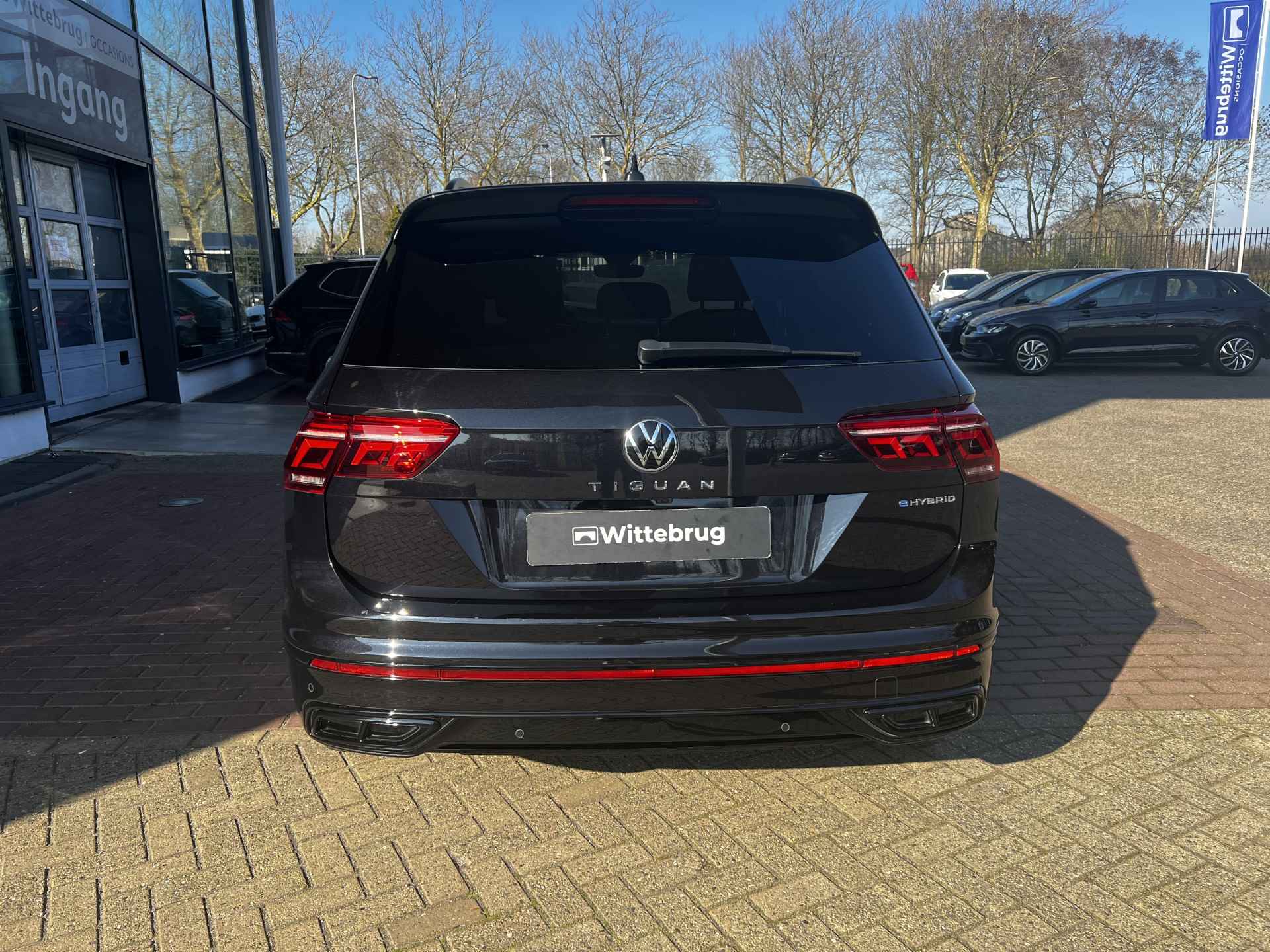 Volkswagen Tiguan 1.4 TSI eHybrid R-Line / Panorama dak / BlackStyle / IQ Led / Zwenkbare trekhaak / 19 Inch / 245PK / Stuur & Stoelverwarming - 10/34