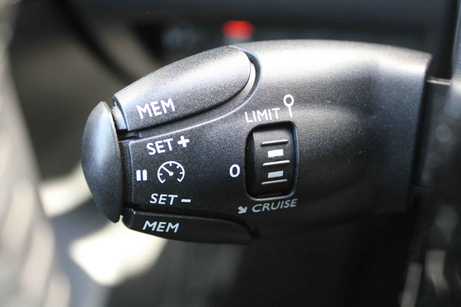 PEUGEOT e-208 EV 50kWh 136pk Active Pack | Navigatie | Sensoren | CarPlay |  € 2000 subsidie I 15 km - 19/43