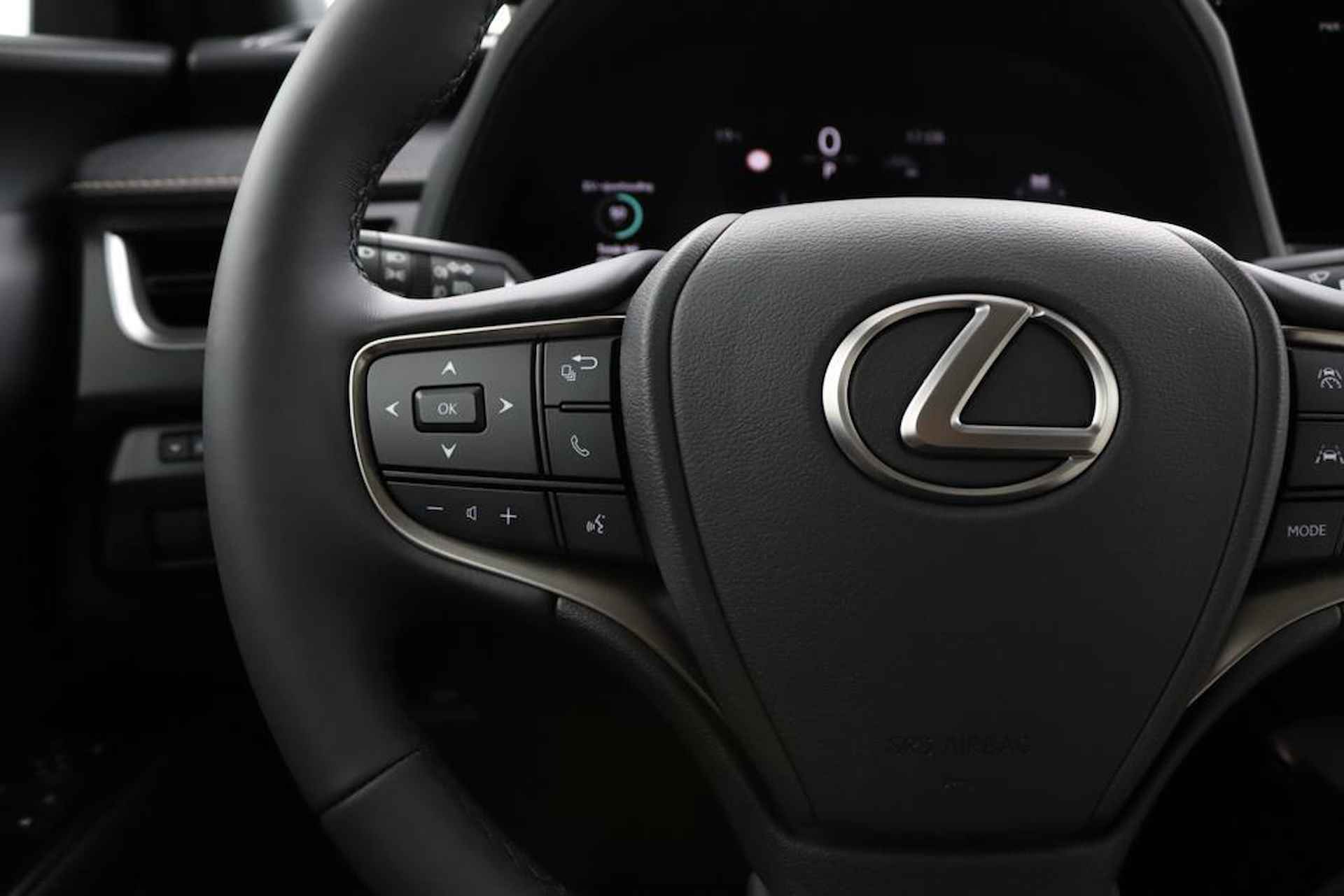 Lexus UX 300h Luxury Line | Premium Pack | Mark Levinson | Head-Up Display | Premium Navigatiesysteem - 17/50