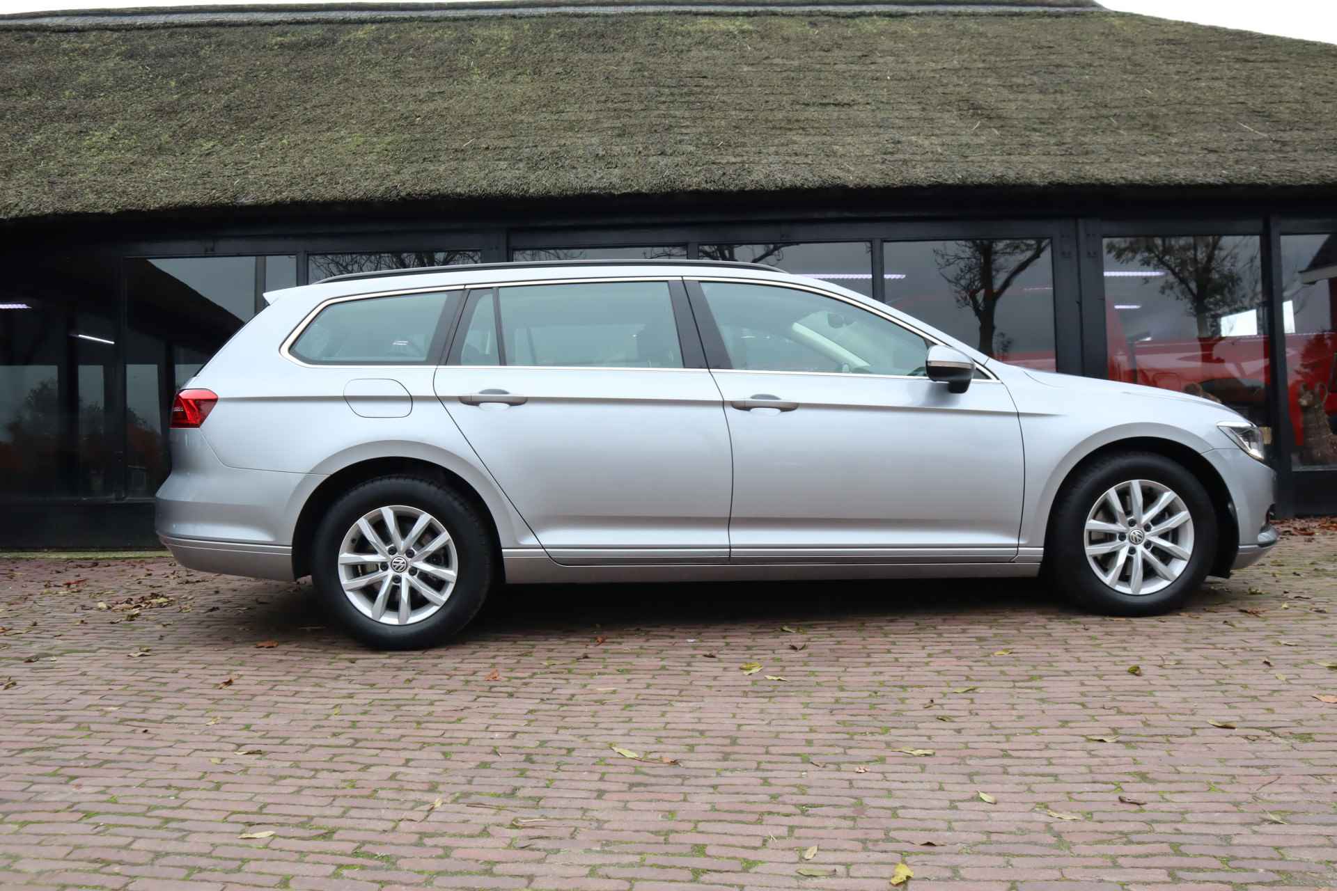 Volkswagen Passat Variant 1.6 TDI Comfortline | elektrische trekhaak | Navigatie | Achteruitrijcamera | Adaptive cruise control | - 6/31