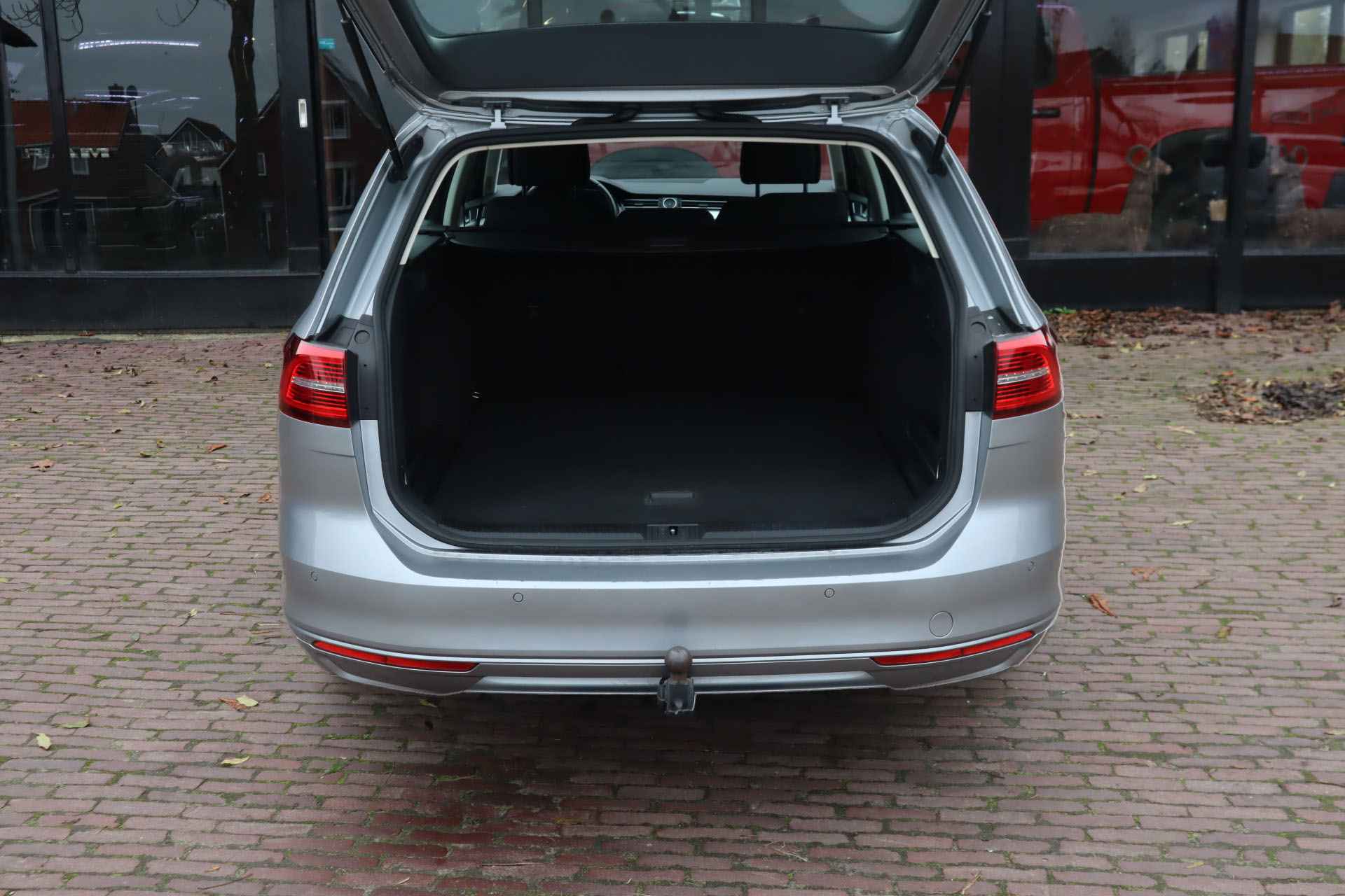 Volkswagen Passat Variant 1.6 TDI Comfortline | elektrische trekhaak | Navigatie | Achteruitrijcamera | Adaptive cruise control | - 30/31