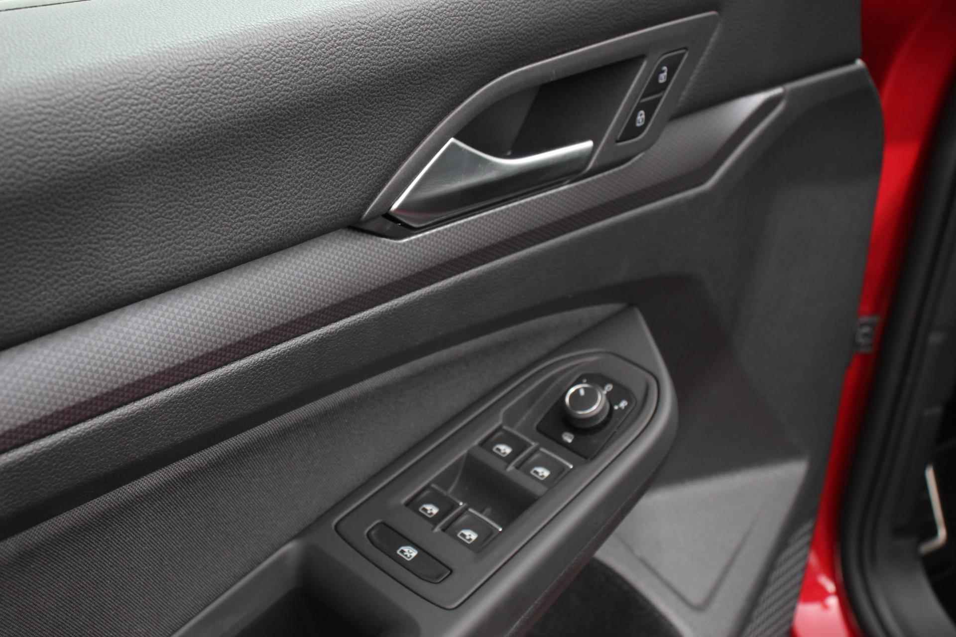 Volkswagen Golf 1.0 eTSI 110pk DSG Active | Navigatie | Panorama dak | Climate Control | Camera | Adaptive Cruise Control | Virtual Cockpit | Stoelverwarming | Extra Getint Glas - 9/27