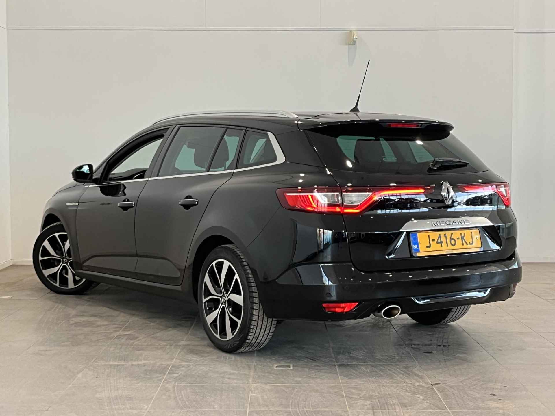 Renault Mégane Estate 1.3 TCe 160 EDC Bose | Navigatie 8,7" | Climate Control | Cruise Control | Parkeersensoren voor, zij, achter en achteruitrijcamera | All season banden - 7/25