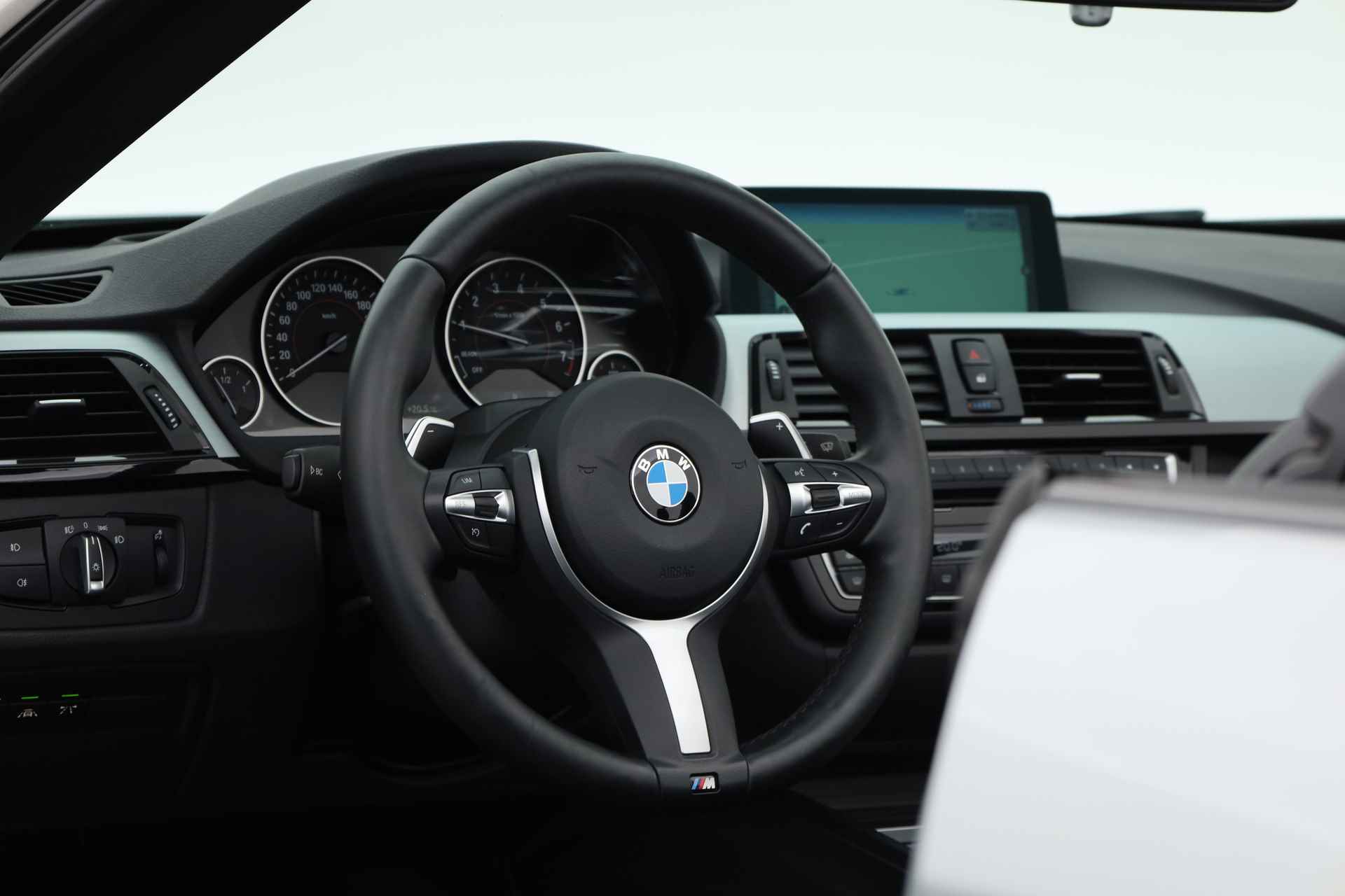 BMW 4 Serie Cabrio 420i M Sport | HUD | Camera | Keyless | Stoelverw. | Leder | Navi | Dodehoekdet. - 5/33