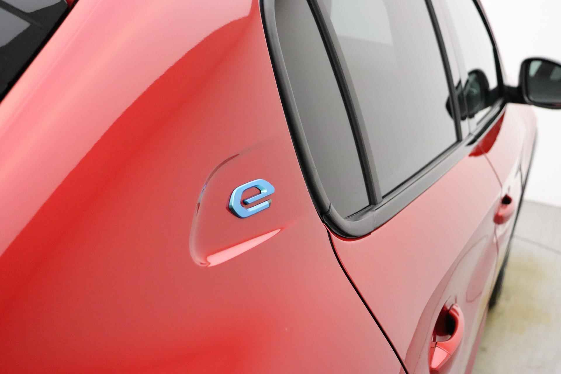 Peugeot e-208 EV GT 350 50 kWh | 3-Fase | Achteruitrijcamera | Keyless start & entry | LMV | Navigatie | Full LED | Parkeersensoren V + A - 18/38