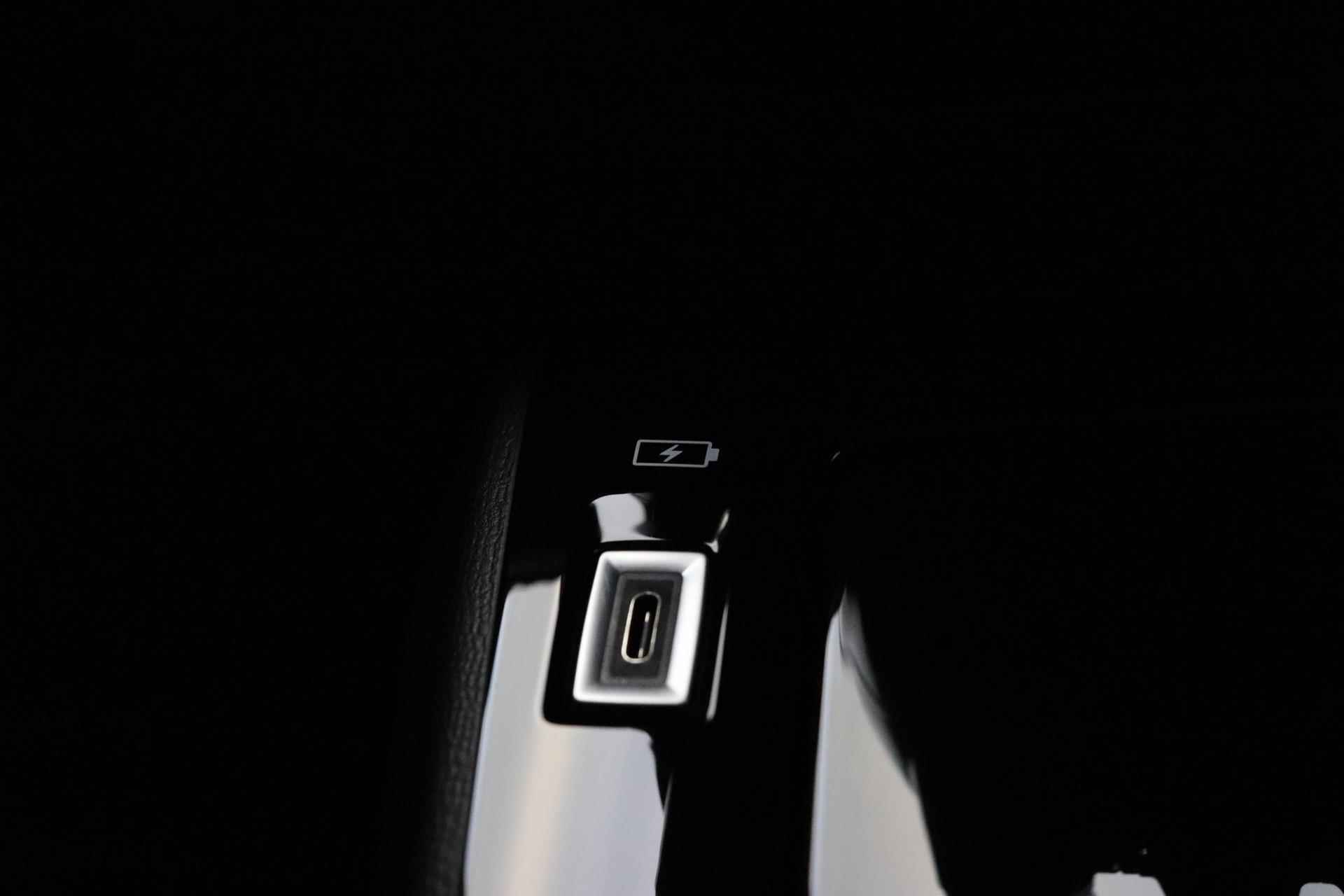 Peugeot e-208 EV GT 350 50 kWh | 3-Fase | Achteruitrijcamera | Keyless start & entry | LMV | Navigatie | Full LED | Parkeersensoren V + A - 27/38