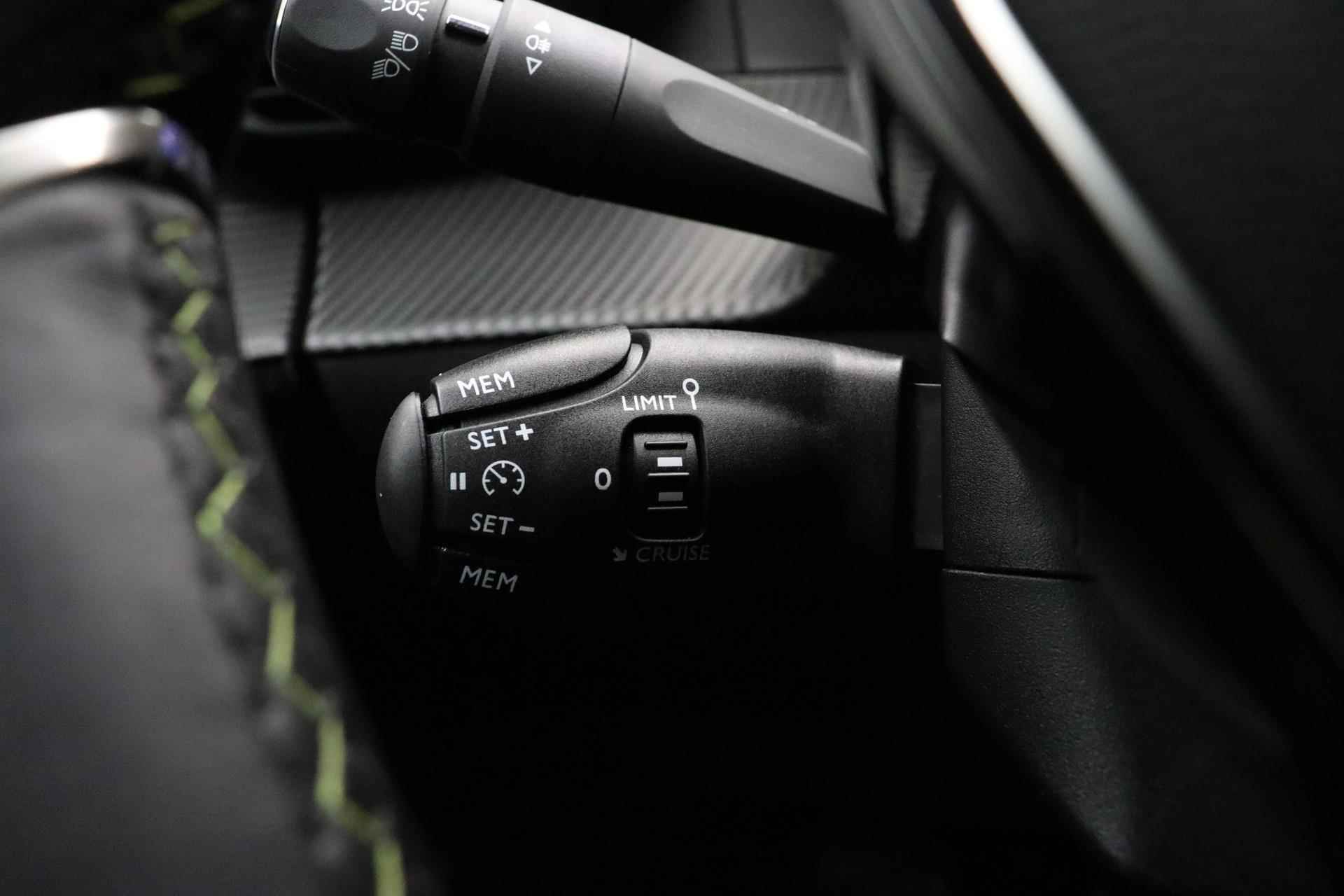 Peugeot e-208 EV GT 350 50 kWh | 3-Fase | Achteruitrijcamera | Keyless start & entry | LMV | Navigatie | Full LED | Parkeersensoren V + A - 30/38