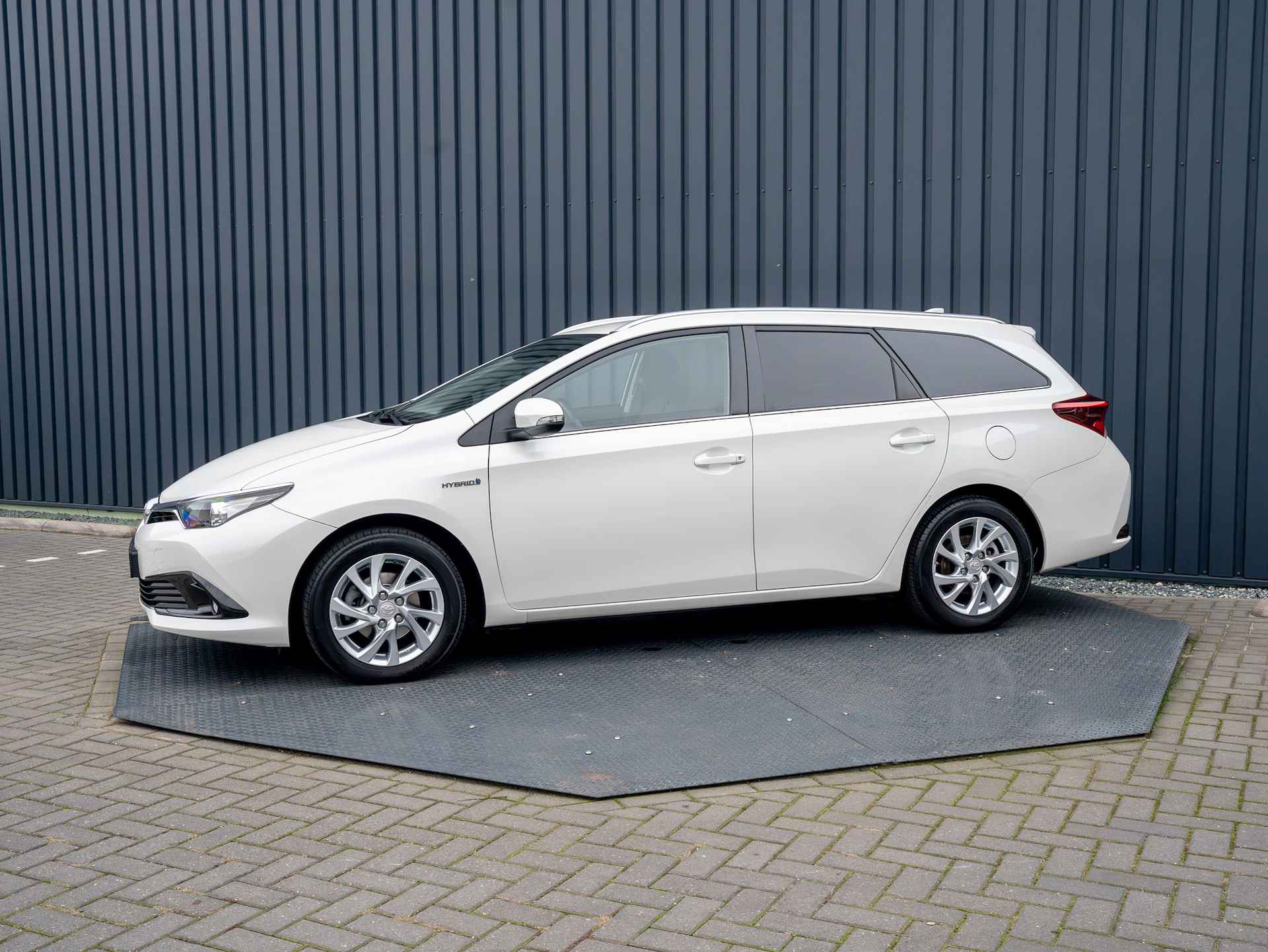 Toyota Auris 1.8 Hybrid Dynamic | Camera | Navi | Prijs Rijklaar!! - 3/41