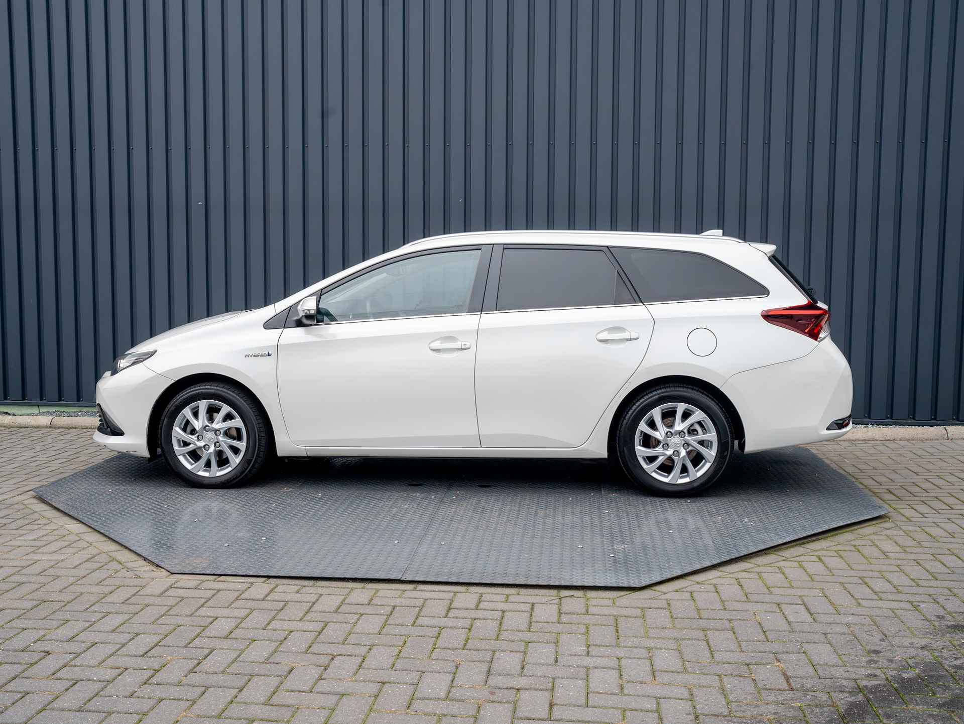 Toyota Auris 1.8 Hybrid Dynamic | Camera | Navi | Prijs Rijklaar!! - 4/41