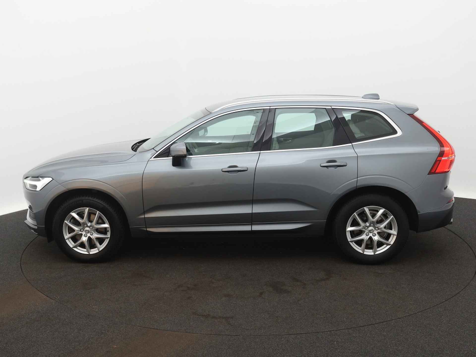 Volvo XC60 2.0 D4 Momentum - 2/40