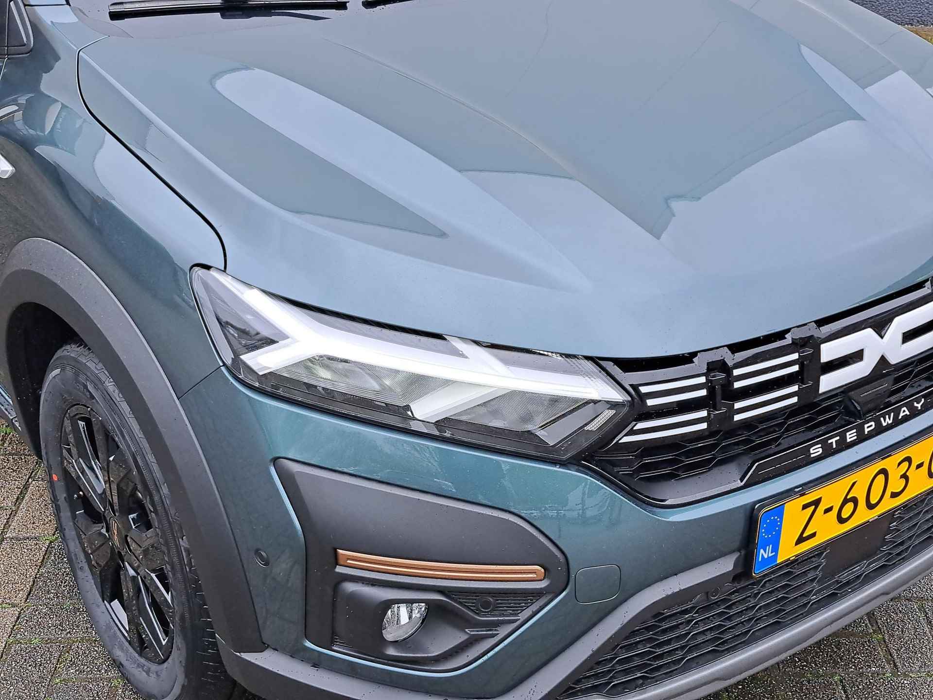 Dacia Sandero 1.0 TCe 90 Expression Up&Go Extreme+ | Achteruitrijcamera + Parkeersensoren | Climate control | Cruise control | Navigatie - 29/33