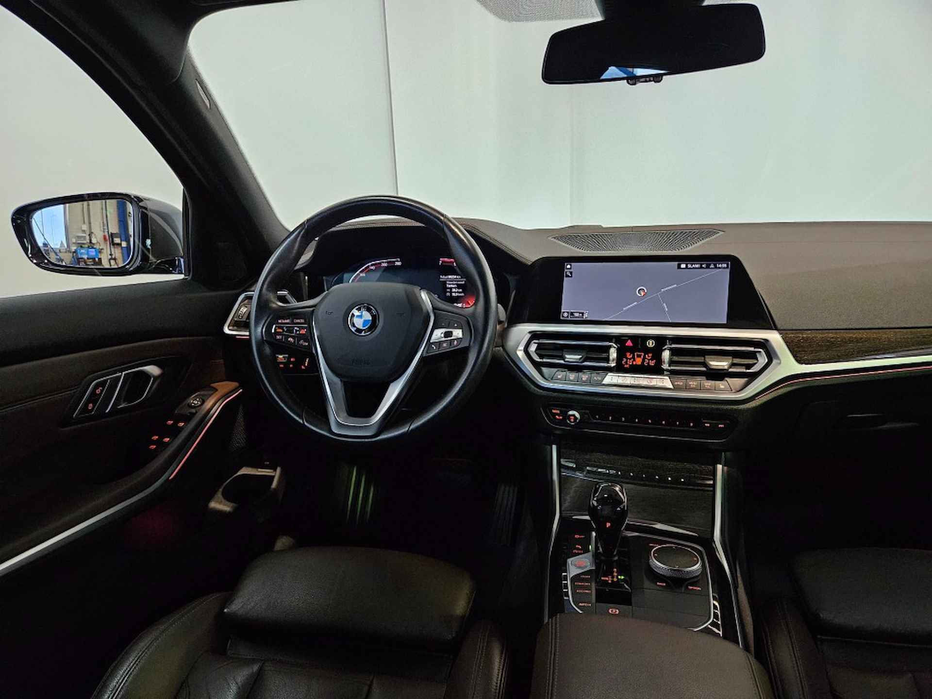 BMW 3-serie Touring 320i High Executive Edition / Trekhaak / NL Auto - 19/52