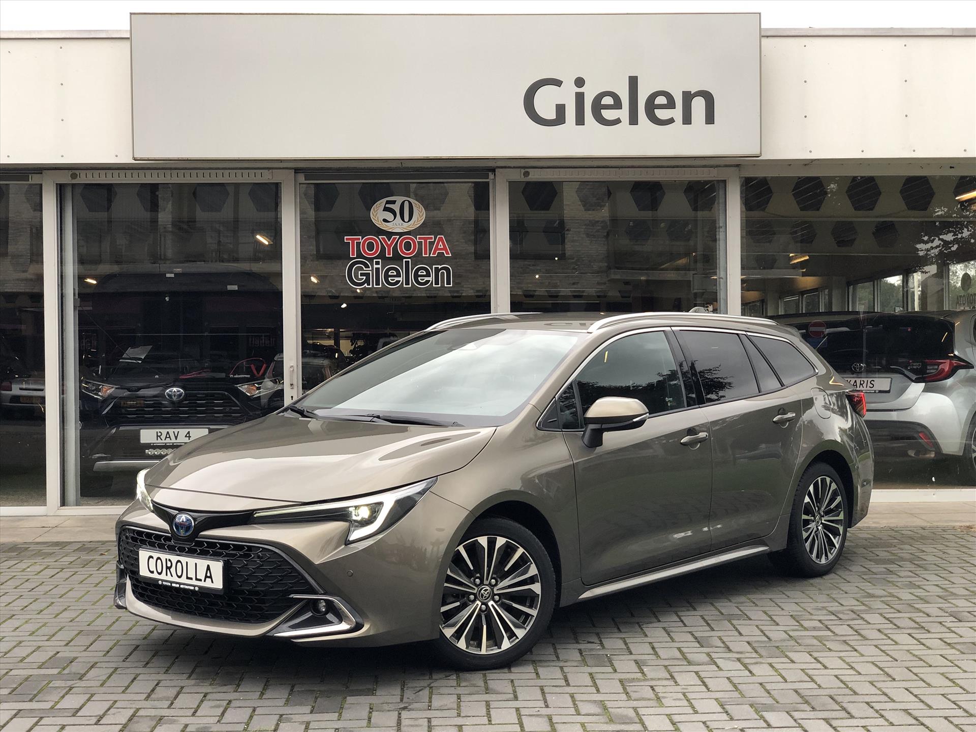 Toyota Corolla Touring Sports 1.8 Full Hybrid Dynamic Plus | Smart Connect, Dodehoekherkenning, Parkeersensoren, Stoel + Stuurverwarming, Keyless