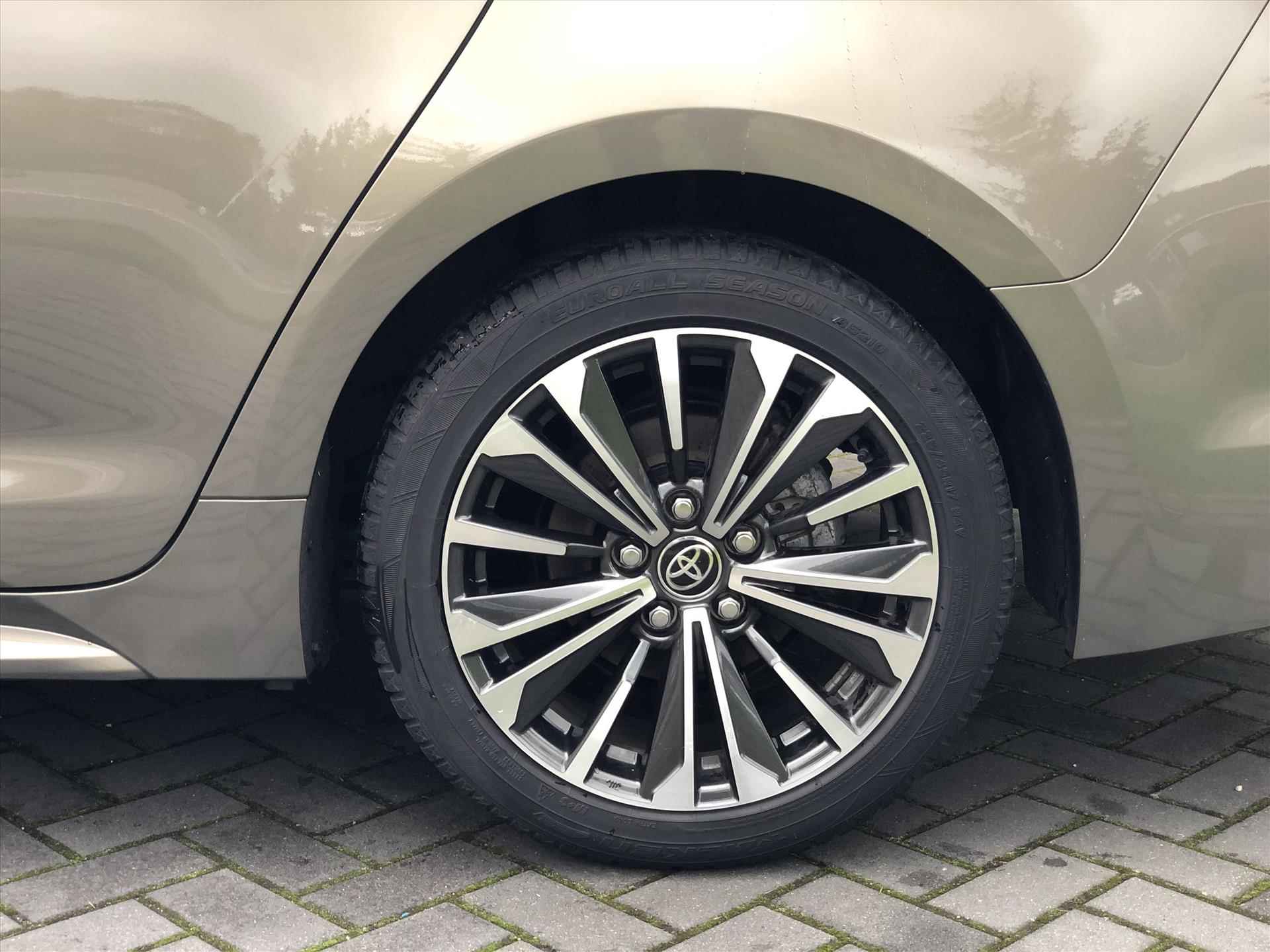 Toyota Corolla Touring Sports 1.8 Full Hybrid Dynamic Plus | Smart Connect, Dodehoekherkenning, Parkeersensoren, Stoel + Stuurverwarming, Keyless - 6/40