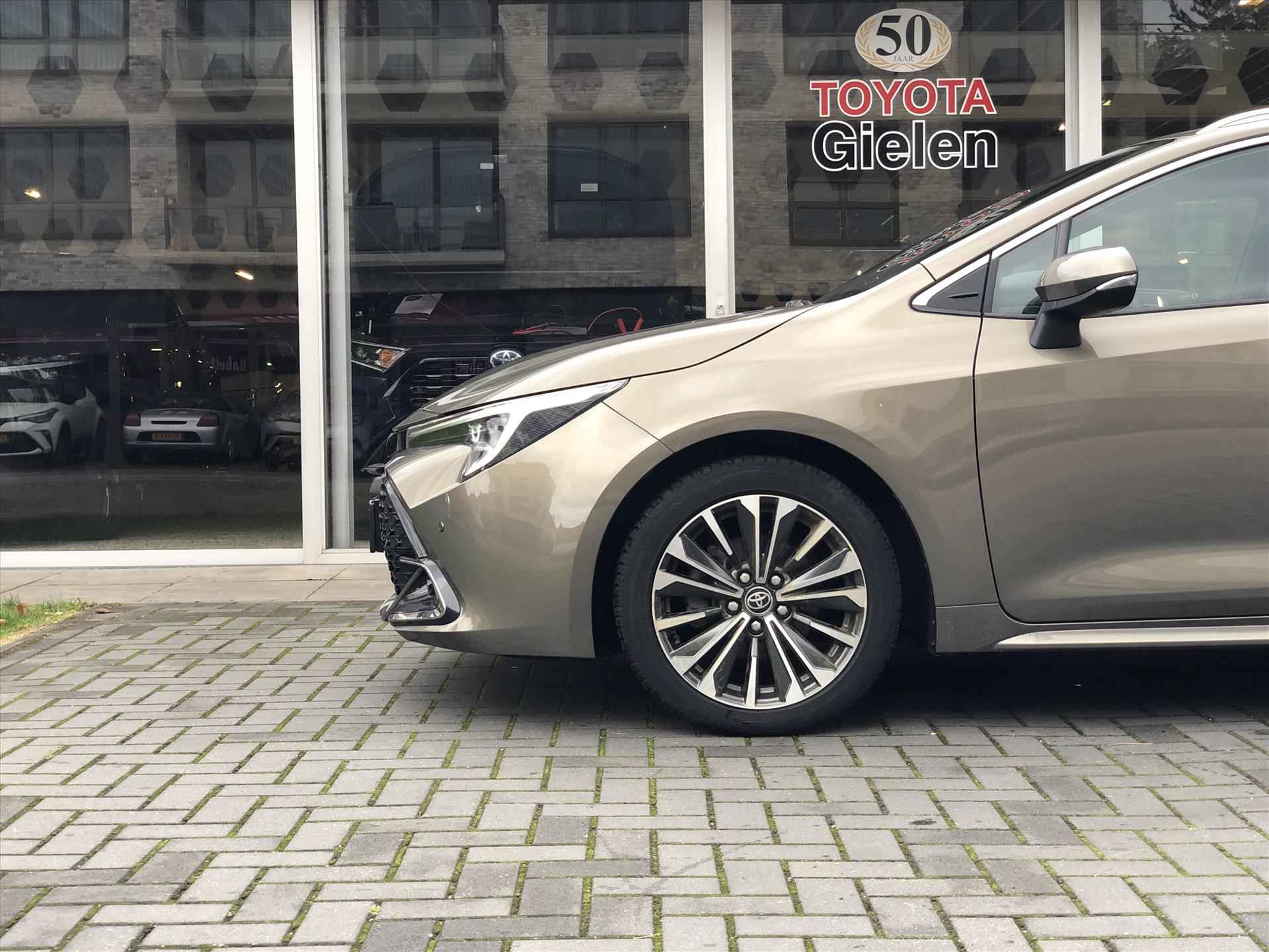 Toyota Corolla Touring Sports 1.8 Full Hybrid Dynamic Plus | Smart Connect, Dodehoekherkenning, Parkeersensoren, Stoel + Stuurverwarming, Keyless - 12/40