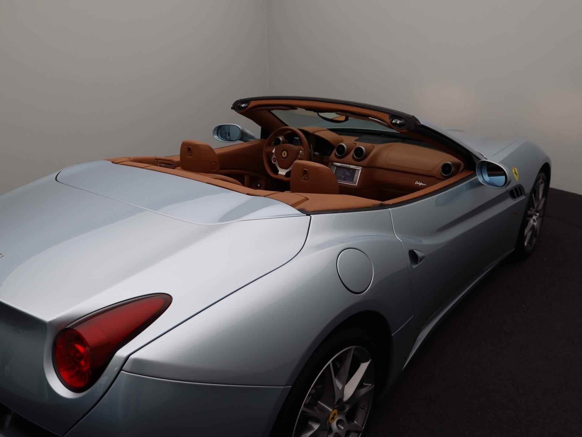 Ferrari California 4.3 V8 | NP EUR 246.700,-| Dealer Onderhouden | Keramisch | Daytona Seats | 20 Inch | - 45/64