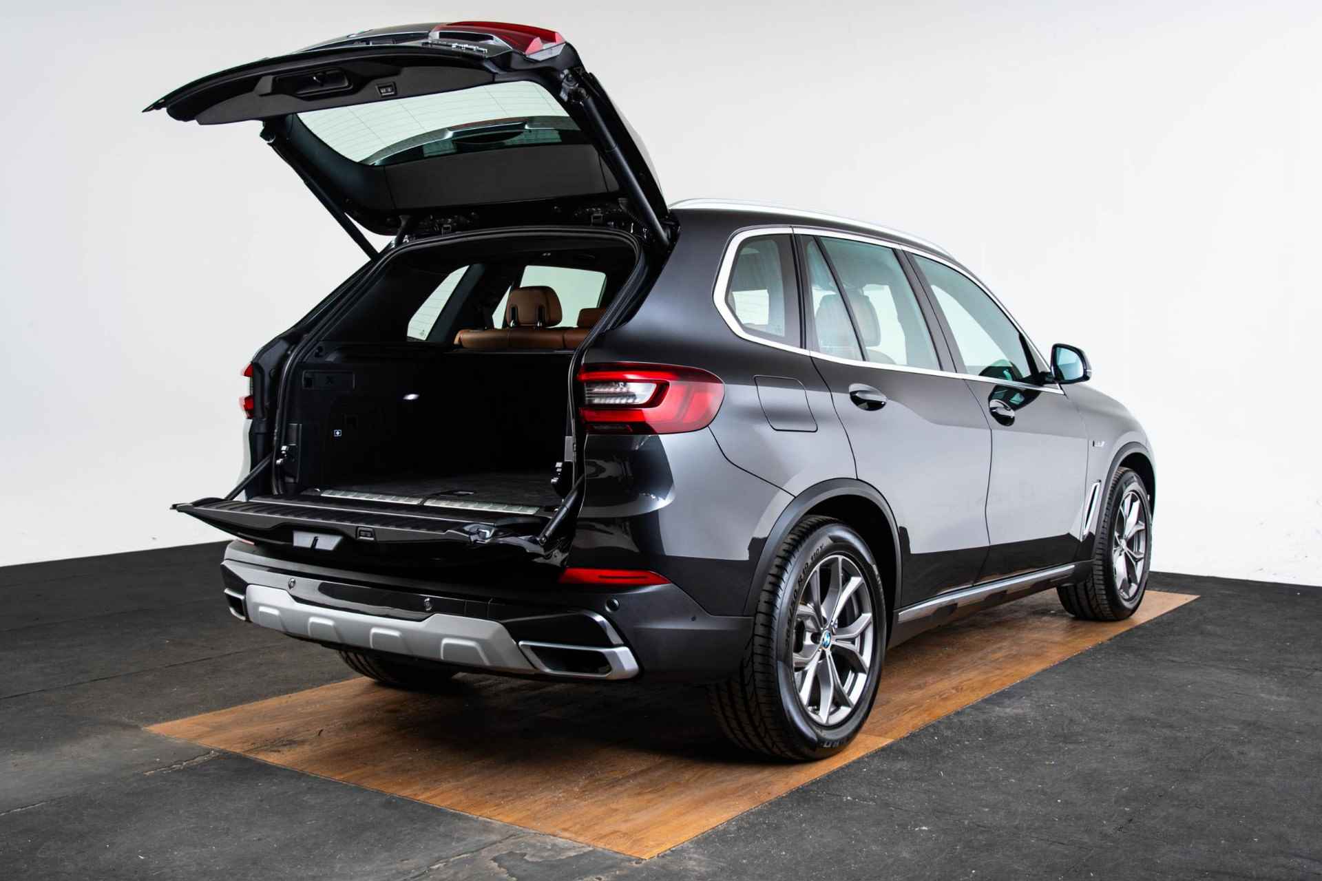 BMW X5 xDrive45e Executive Xline - Panoramadak - Parking Assistant - Comfortstoelen - Warmte Comfort Pack - dimmende binnen/buitenspiegel - Comfort Access - M Sportstuurwiel - Ambiance verlichting - - 12/66