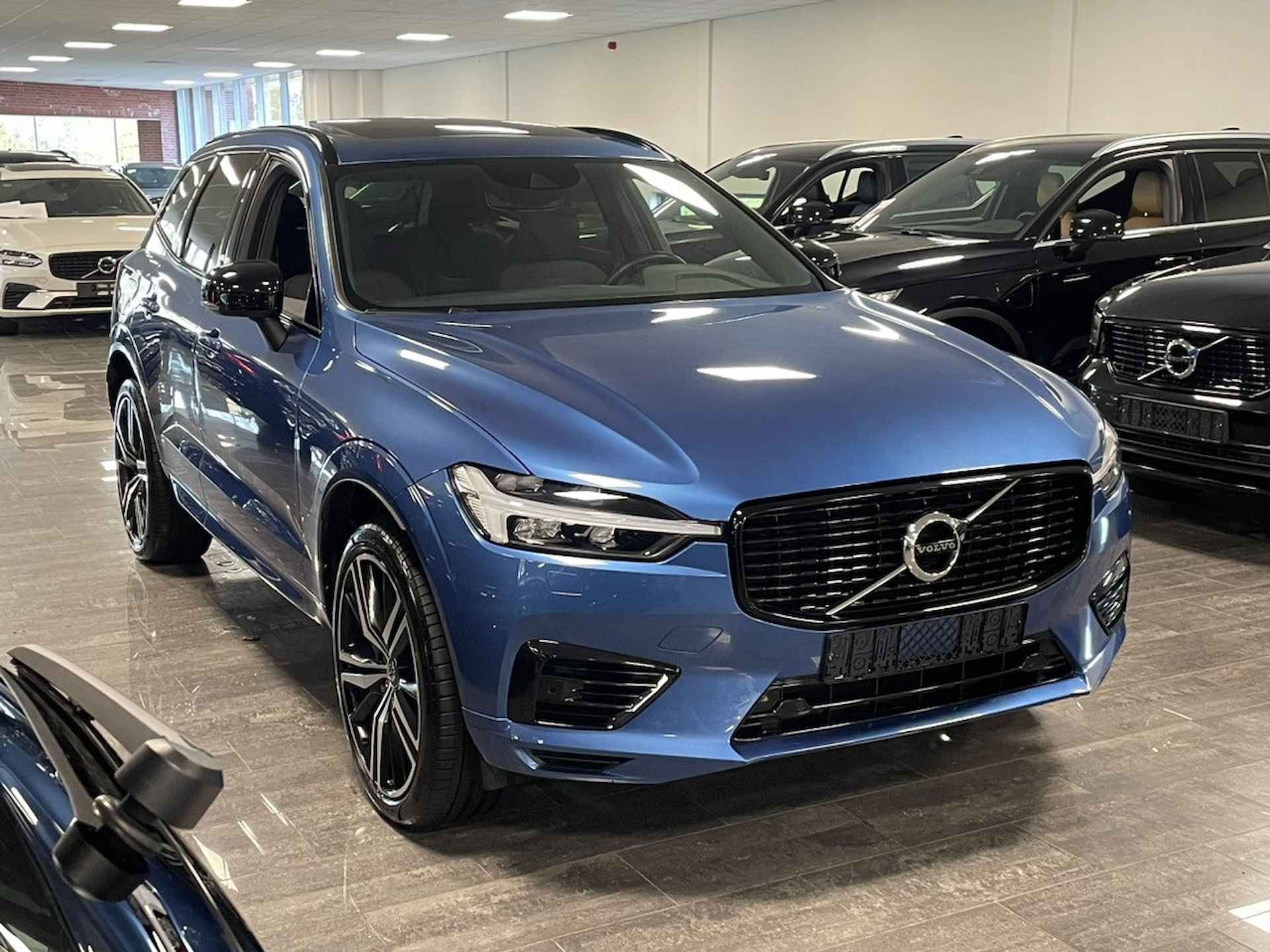 Volvo XC60 T6 AWD Recharge R-Design | Harman Kardon | Adaptieve Cruise Control | Standkachel met Volvo On Call App | Full LED meesturende k - 2/30