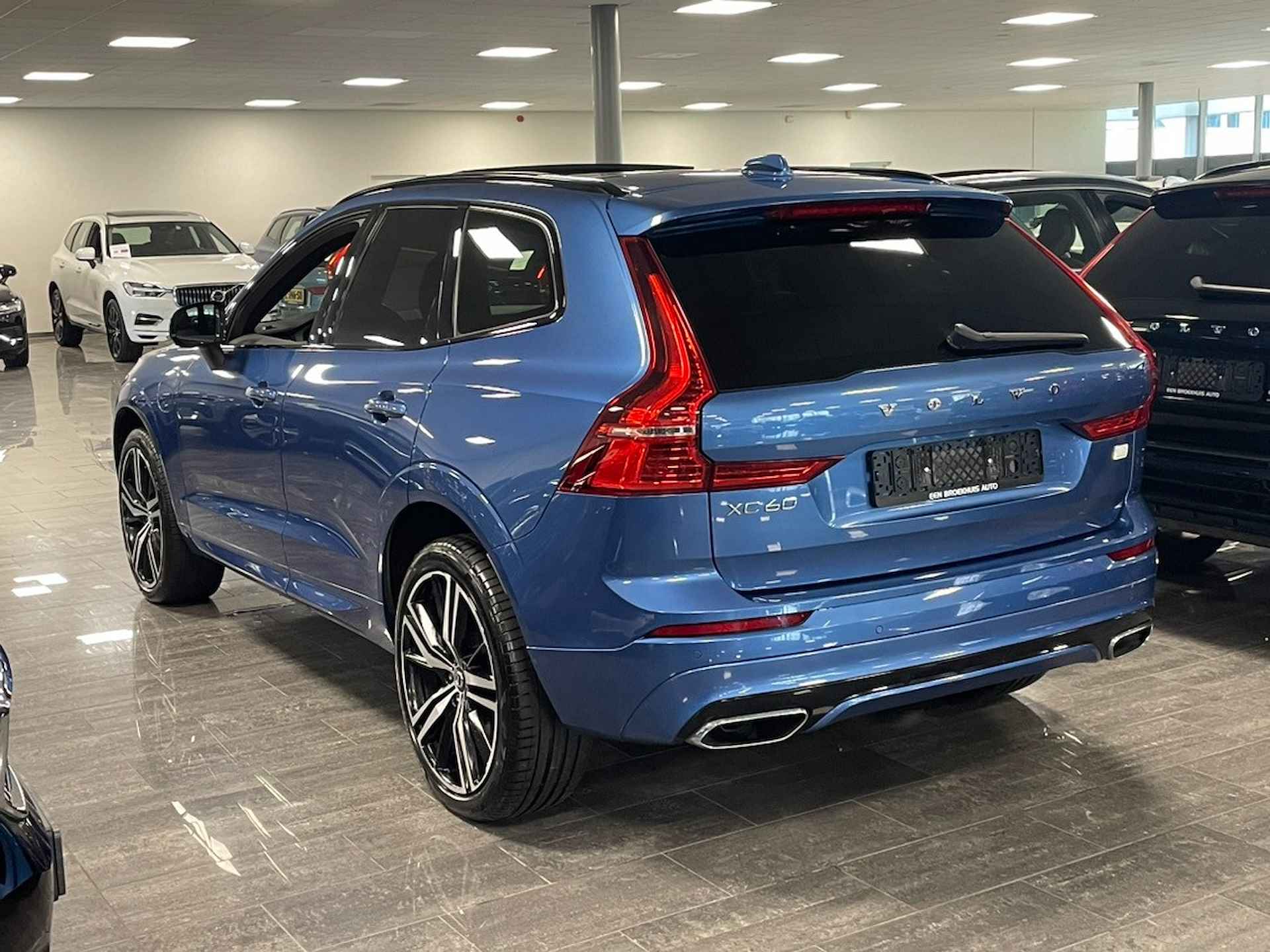 Volvo XC60 T6 AWD Recharge R-Design | Harman Kardon | Adaptieve Cruise Control | Standkachel met Volvo On Call App | Full LED meesturende k - 4/30